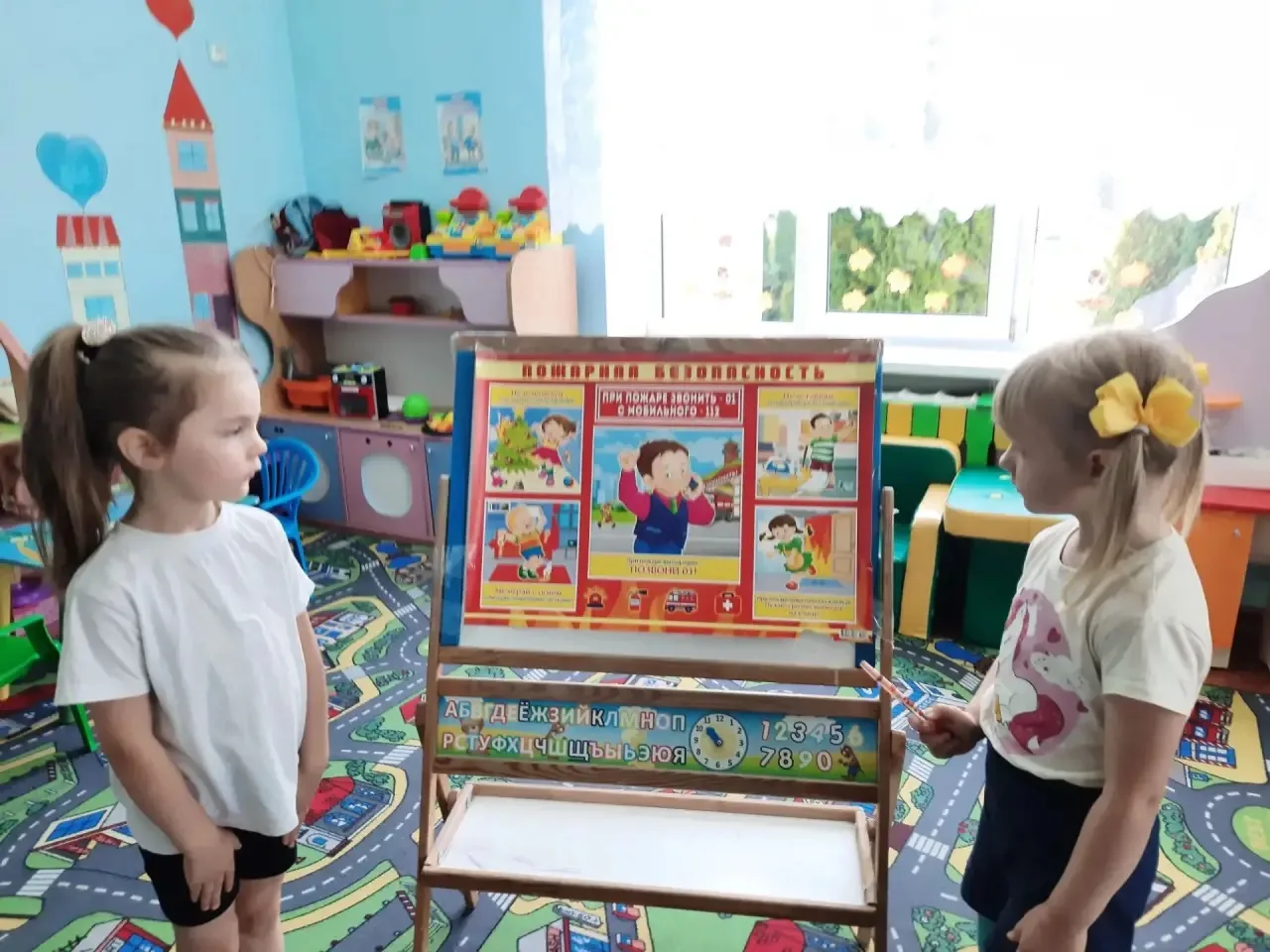 Сегодня в группе "Дельфинчики" прошёл "День пожарной безопасности". Ребята вспомнили пр...