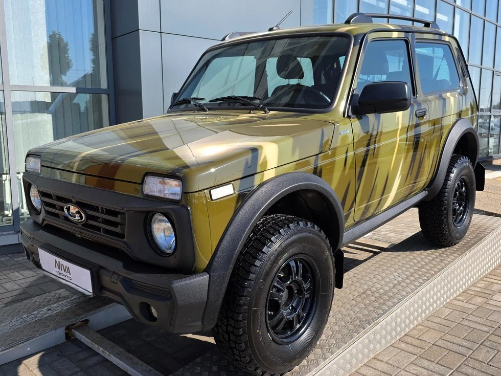 LADA Niva Legend Bronto — рамный внедорожник, который не боится бездорожья.