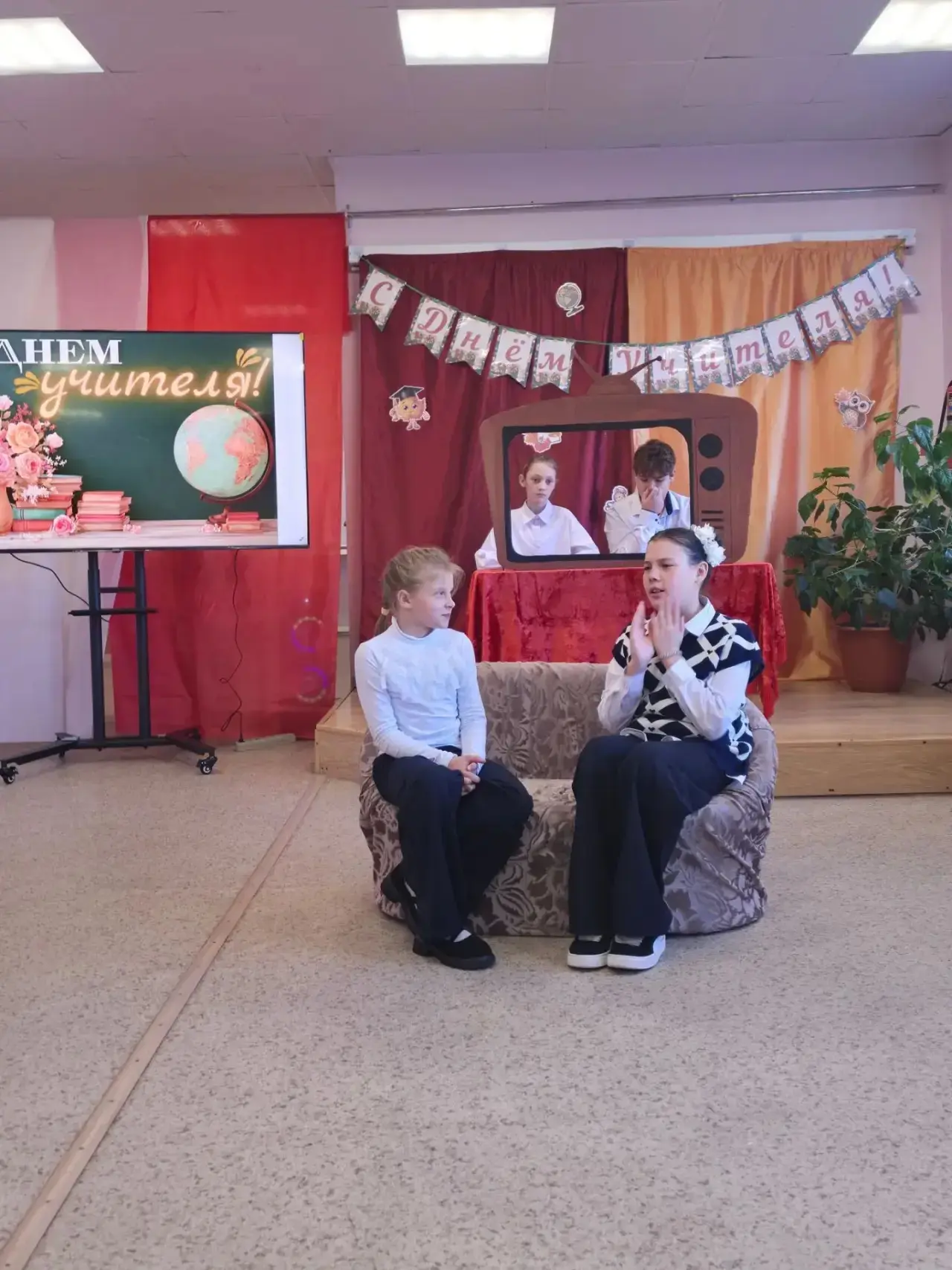 🎉 Сегодня в нашей школе царила особая атмосфера — тёплая, душевная и по-настоящему пра...