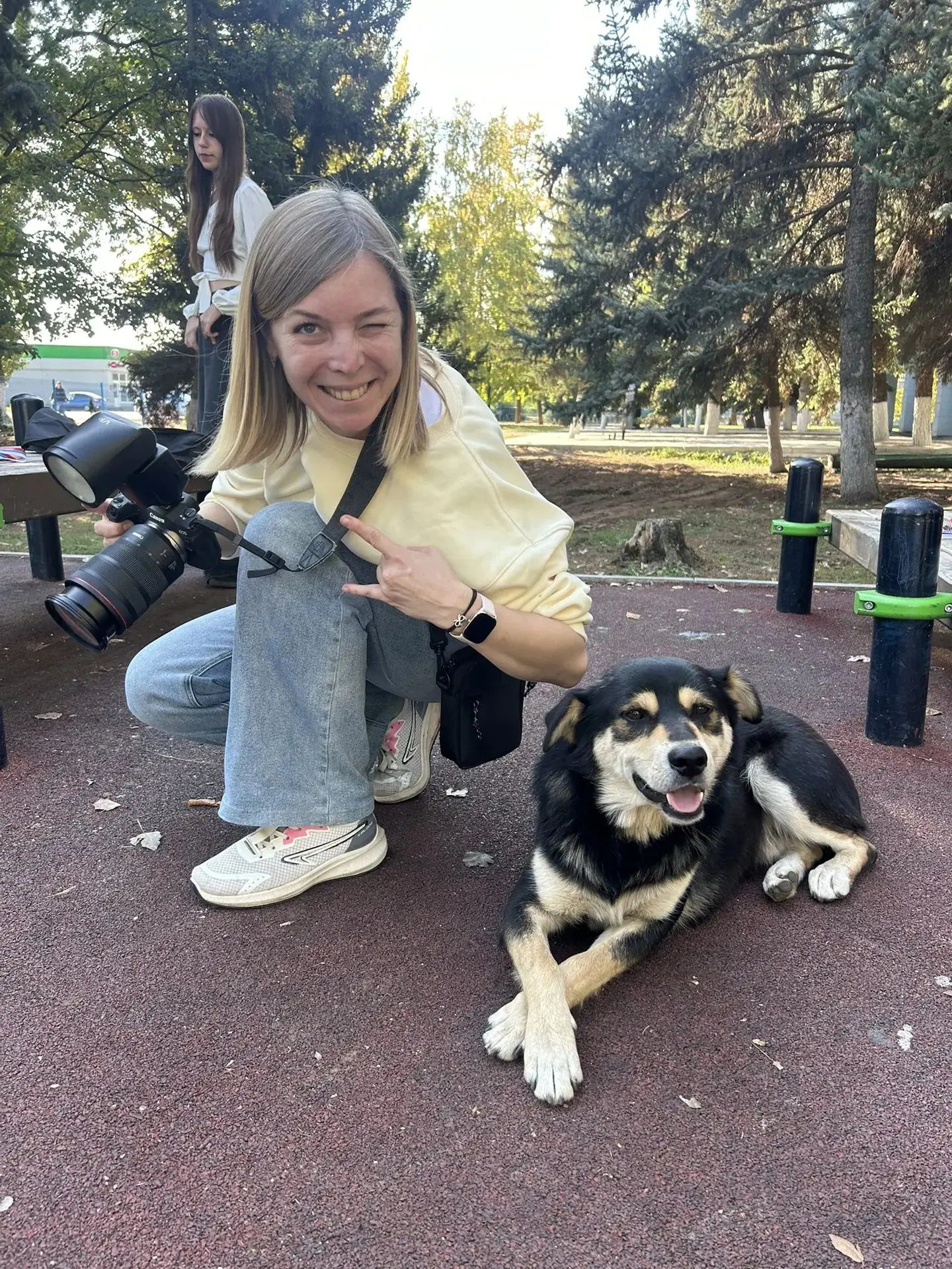 Вчера я работала фотографом, а сегодня маляром. Пытаюсь привести в приличный вид наши д...