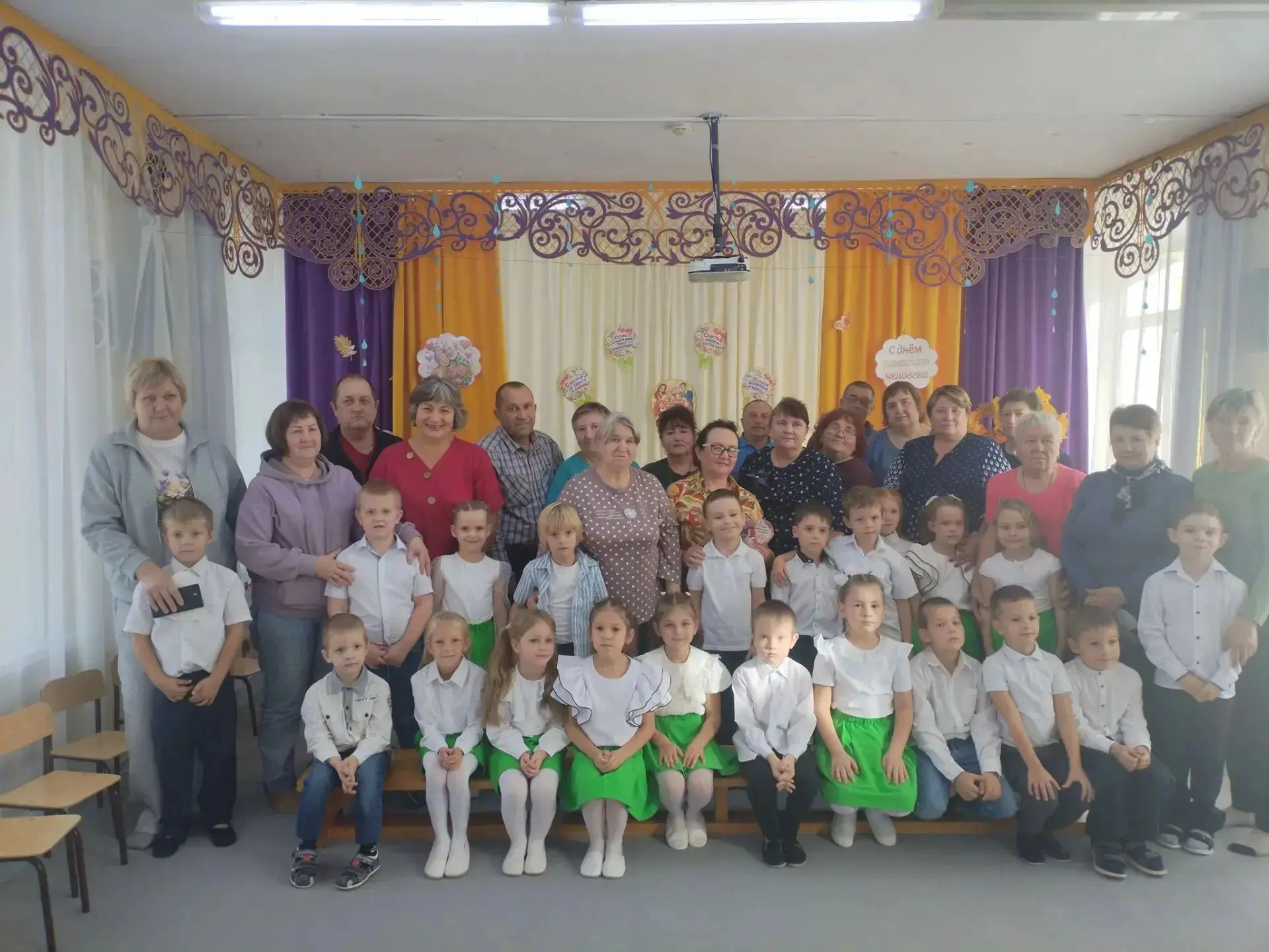 5 и 6 октября в детском саду прошёл праздник посвященный "Дню пожилого человека".