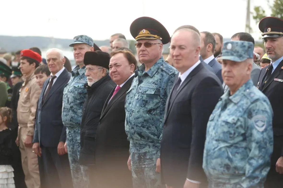 В средней школе № 30 с.п. Сагопши открыли граффити в честь Героя России Мустафы Бокова