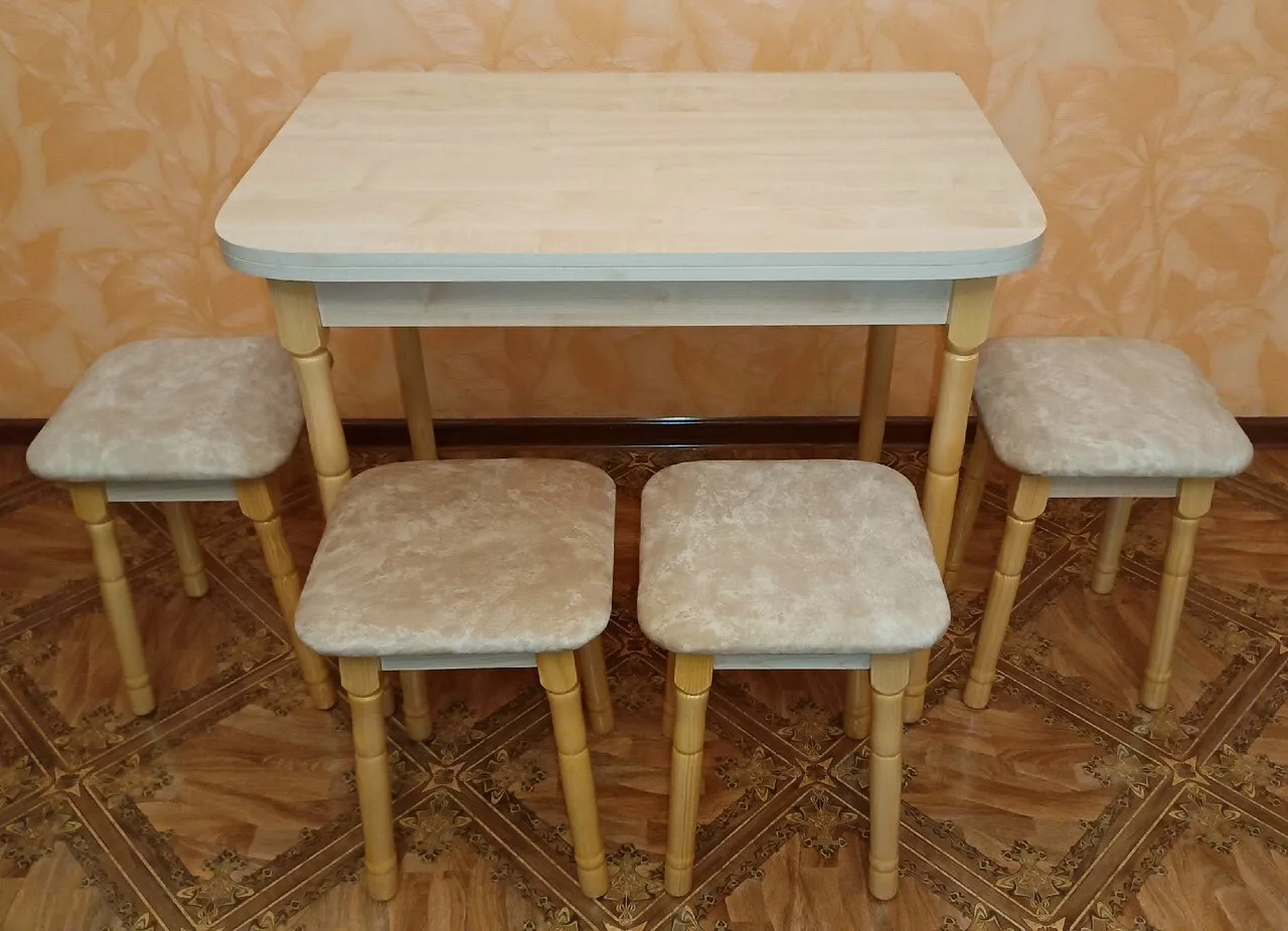 Продам кухонный набор: стол-книжка и 4 табурета, Донецк, 18 000 руб.