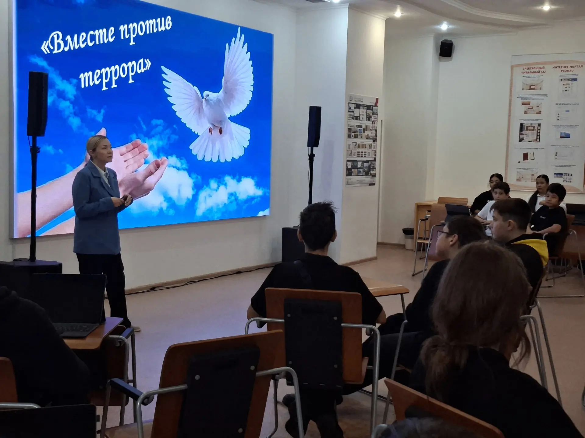 Учащиеся 7 "А" класса вместе с классным руководителем Будиловой В.С. побывали на лекции...