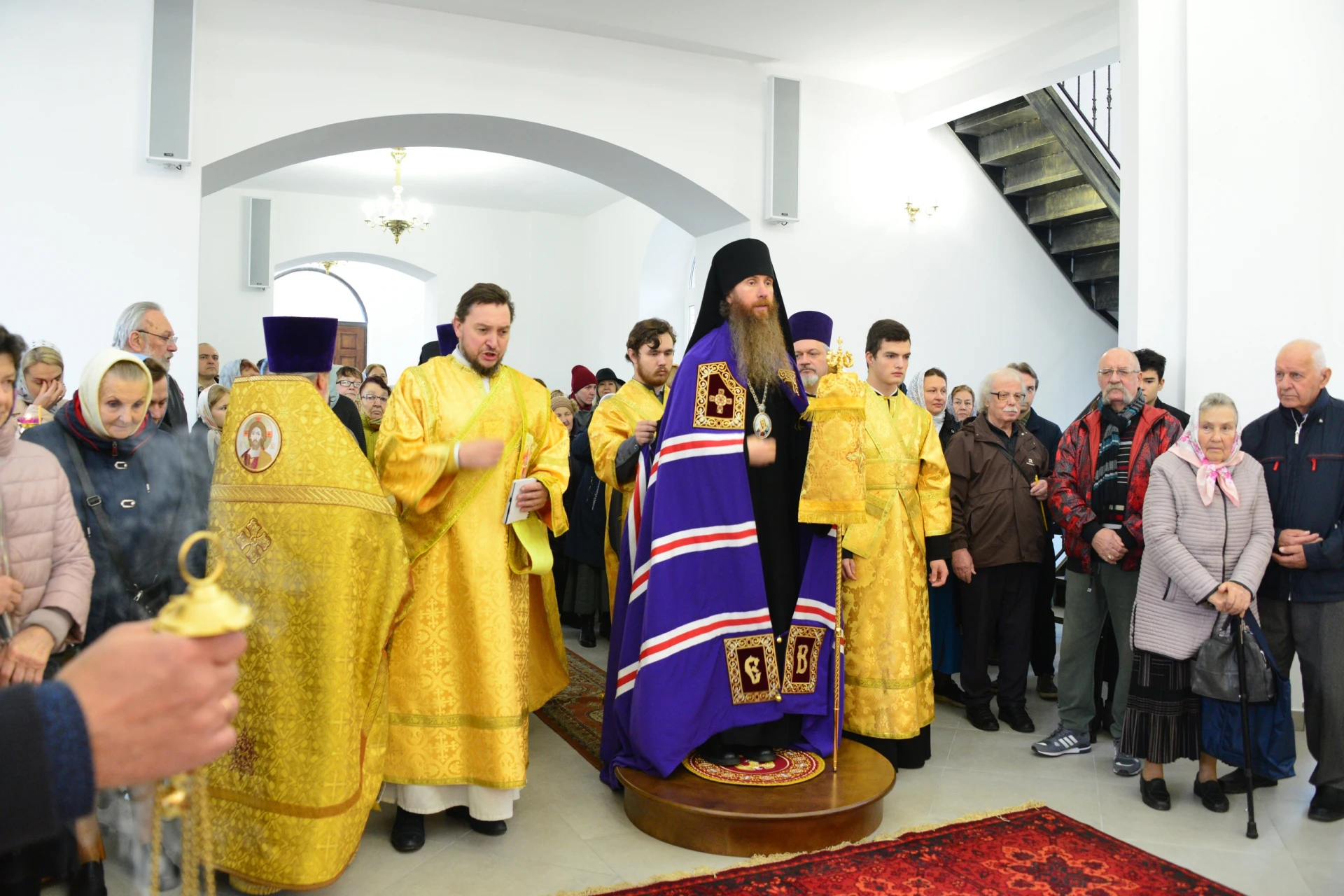 🕯 В Успенском храме Великих Лук прошла первая Божественная литургия