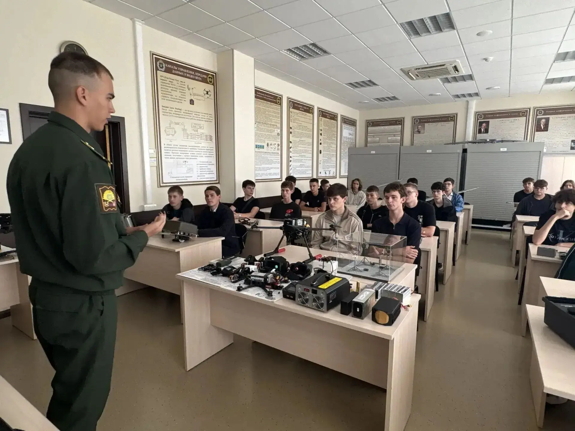 Экскурсия в Военную академию защиты информации: шаг навстречу будущему.