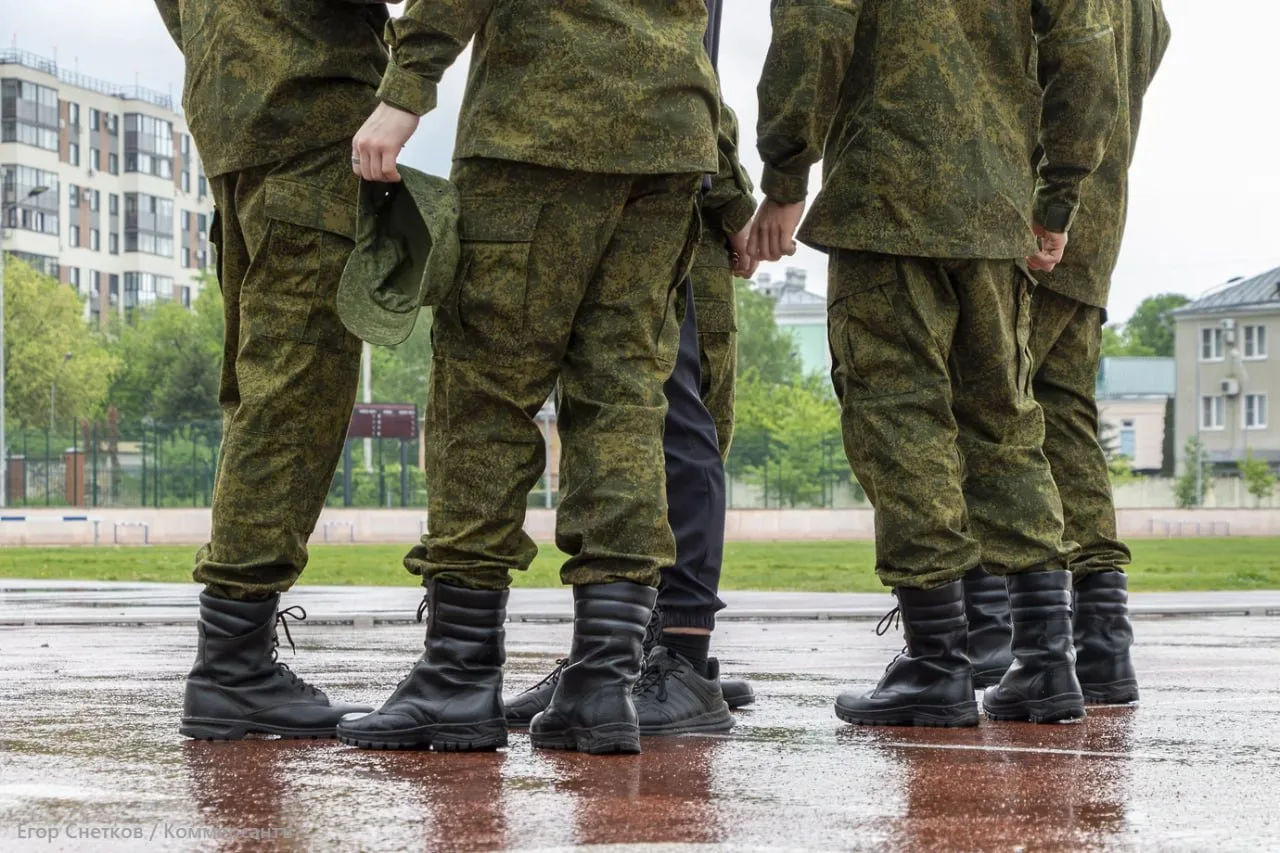 Из Ростовской области к местам срочной службы отправилась первая сотня призывников. Пер...