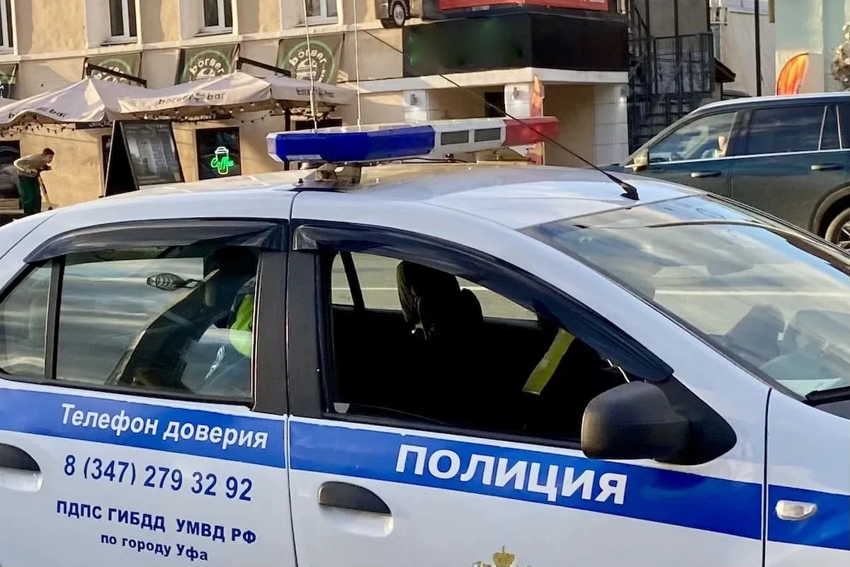 У Монумента Дружбы в Уфе опрокинулся автомобиль: есть пострадавшие