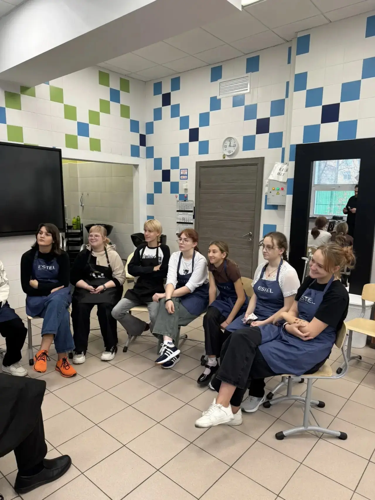 Сегодня в группе обучающихся 1 курса по профессии "Парикмахер" прошел мастер-класс на т...