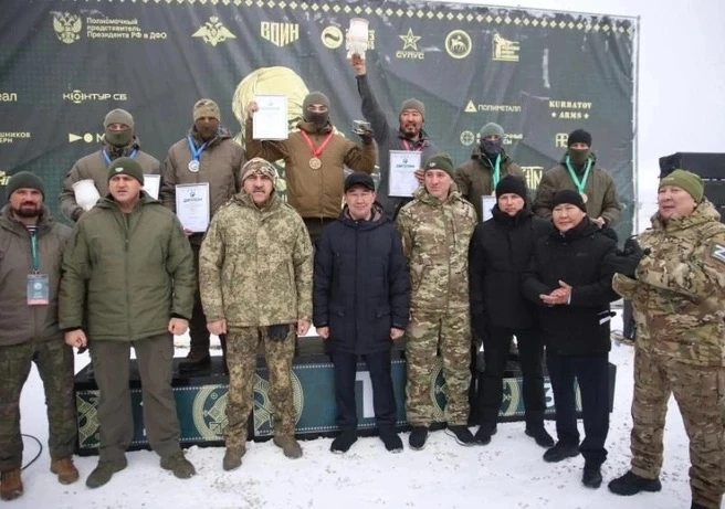 Слиток золота весом 250 грамм подарили двум стрелкам — Сергею и Василию Яковлевым, кото...