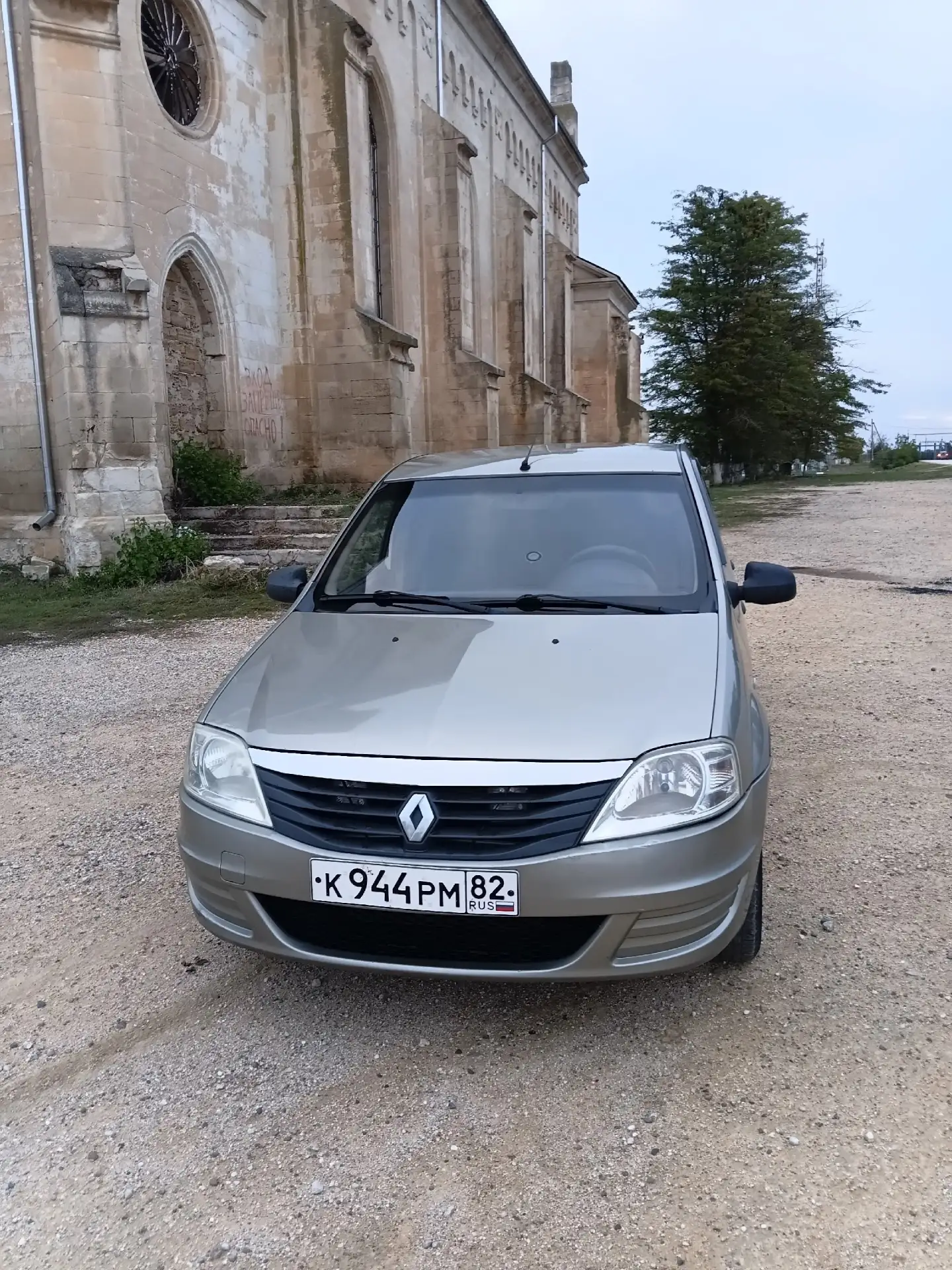 Продам рено логан 1.6 , 2011г от собственника , полная комплектация , все исправно рабо...