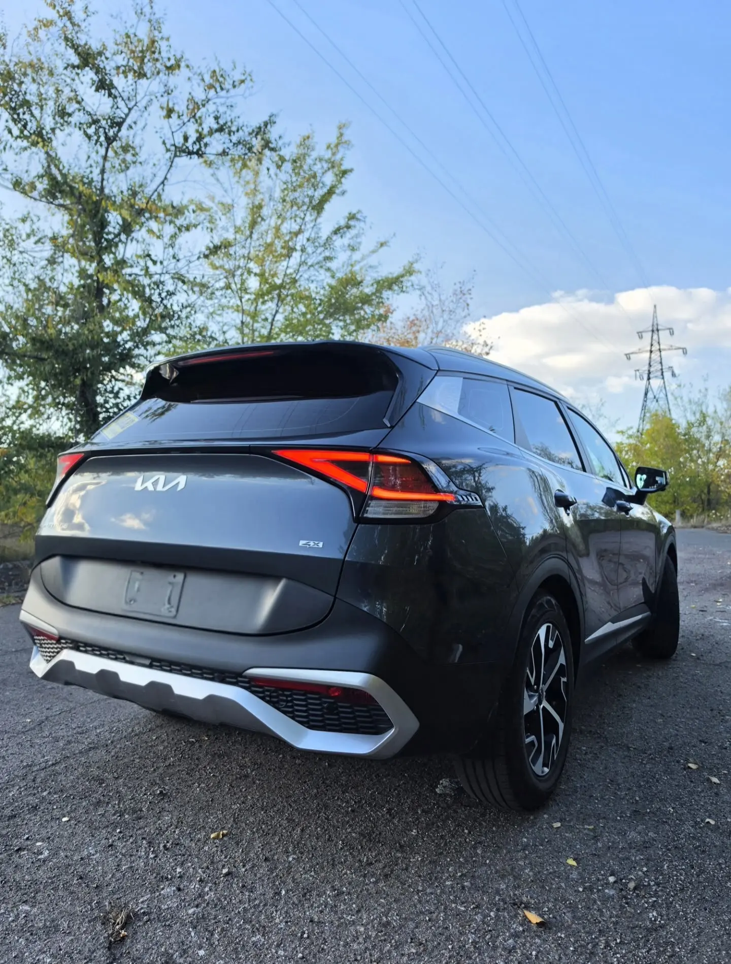 Kia Sportage ( Киа Спортейдж) корейская сборка. Коробка автомат 2,5. Расход средний 8 л.