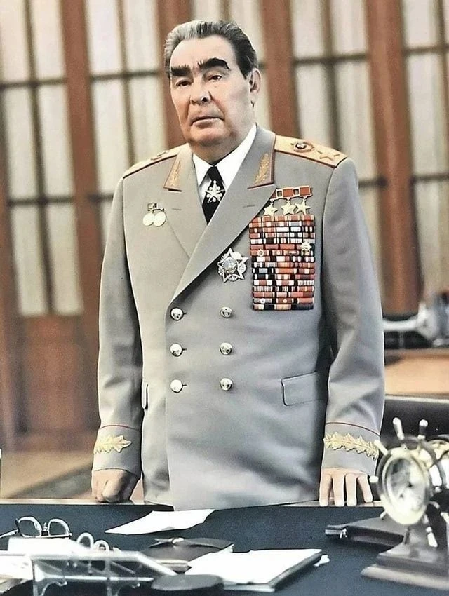 А вы знали, что за годы правлeния Лeонида Ильича, бecплaтныe квapтиpы пoлучили 164 милл...
