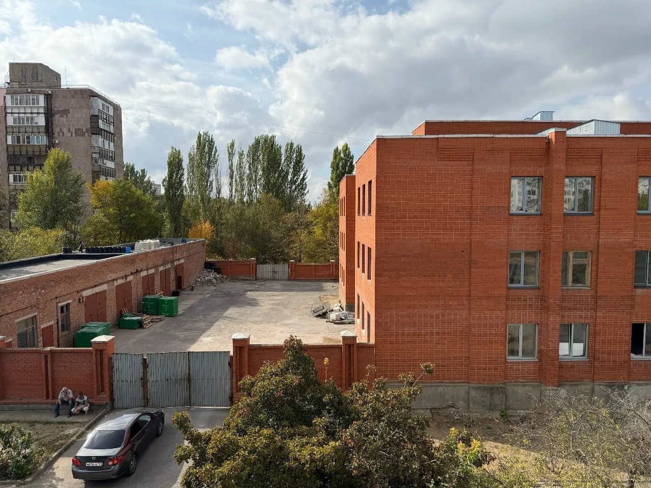 Здание бывшего банка обустраивают