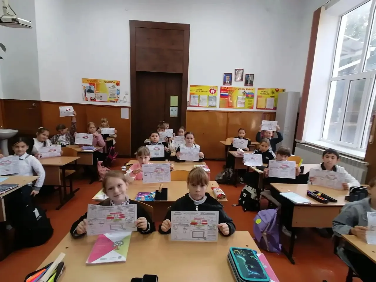 В 4 "А" классе состоялось внеурочное занятие "Разговоры о важном" на тему "Безопасность...