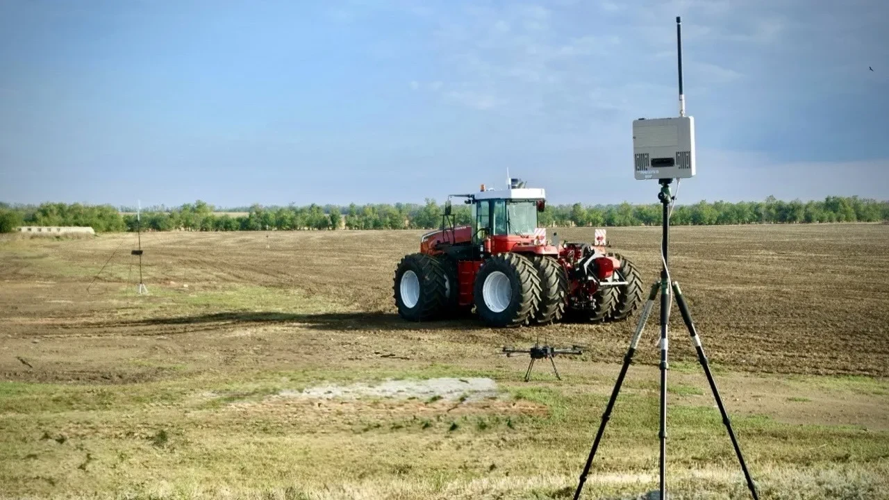 АО «ГЛОНАСС» разработало систему навигации без спутниковых сигналов для сельхозтехники ...