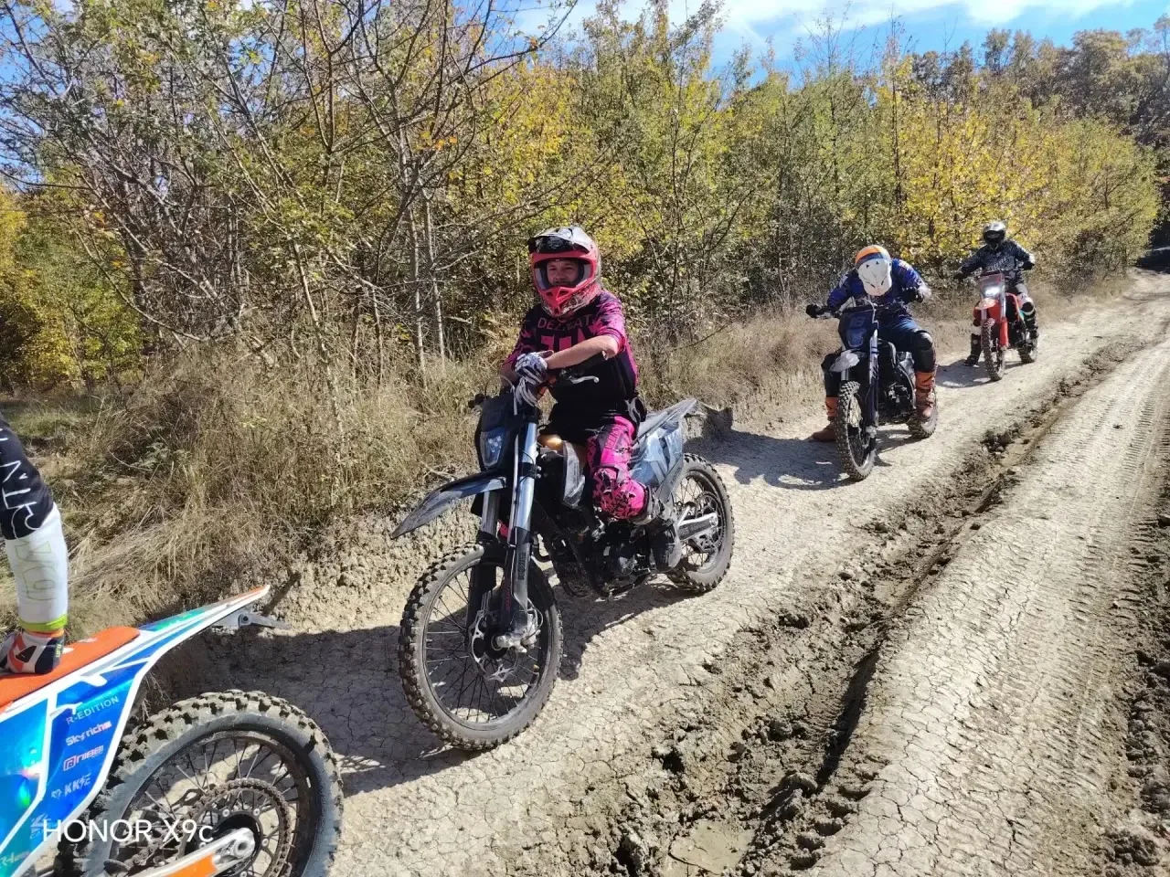 🏍️ В районе Шапошниковой поляны продолжают контролировать использование мототехники.