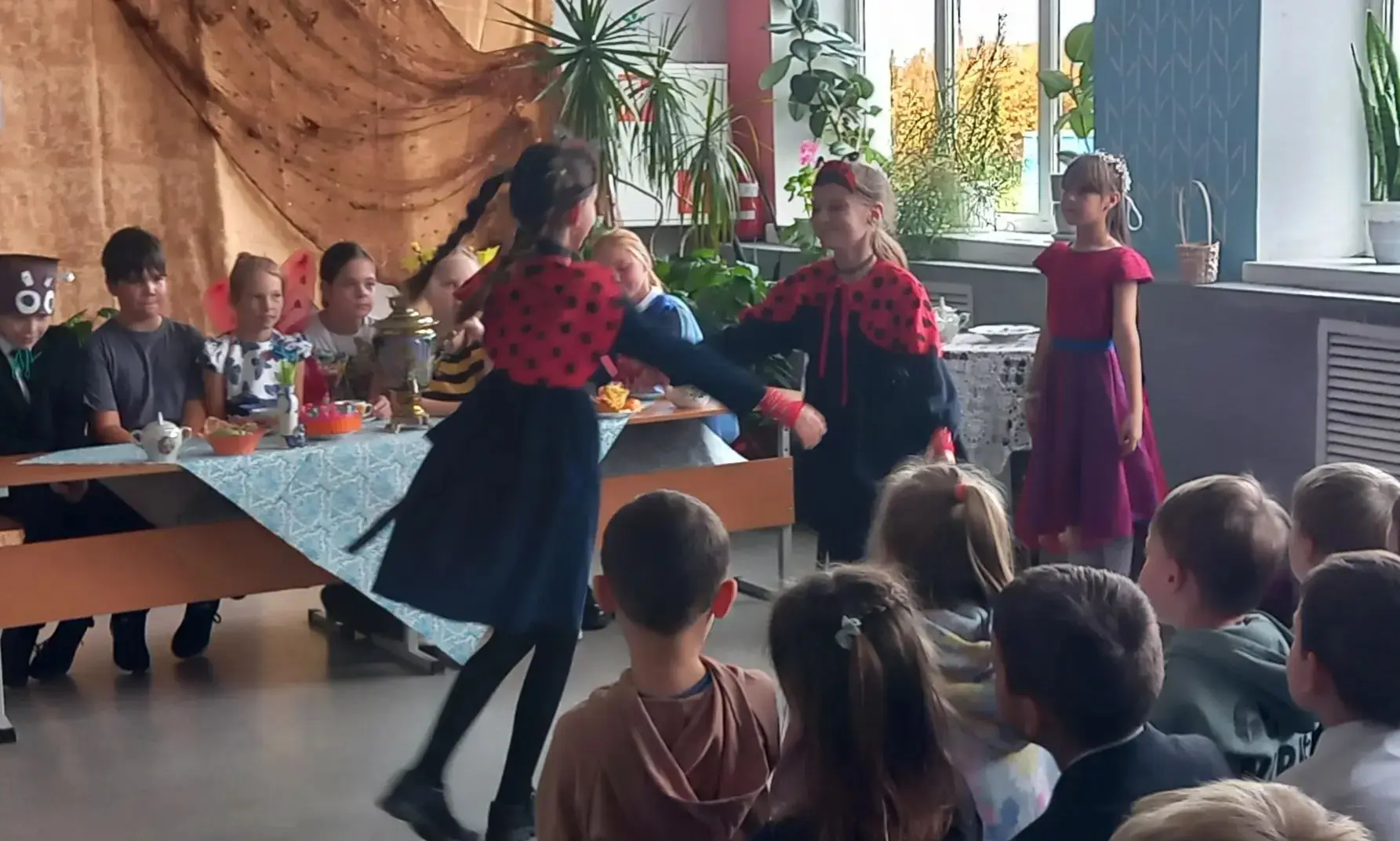 🎭 В гостях у сказки: дошколята в нашей школе!