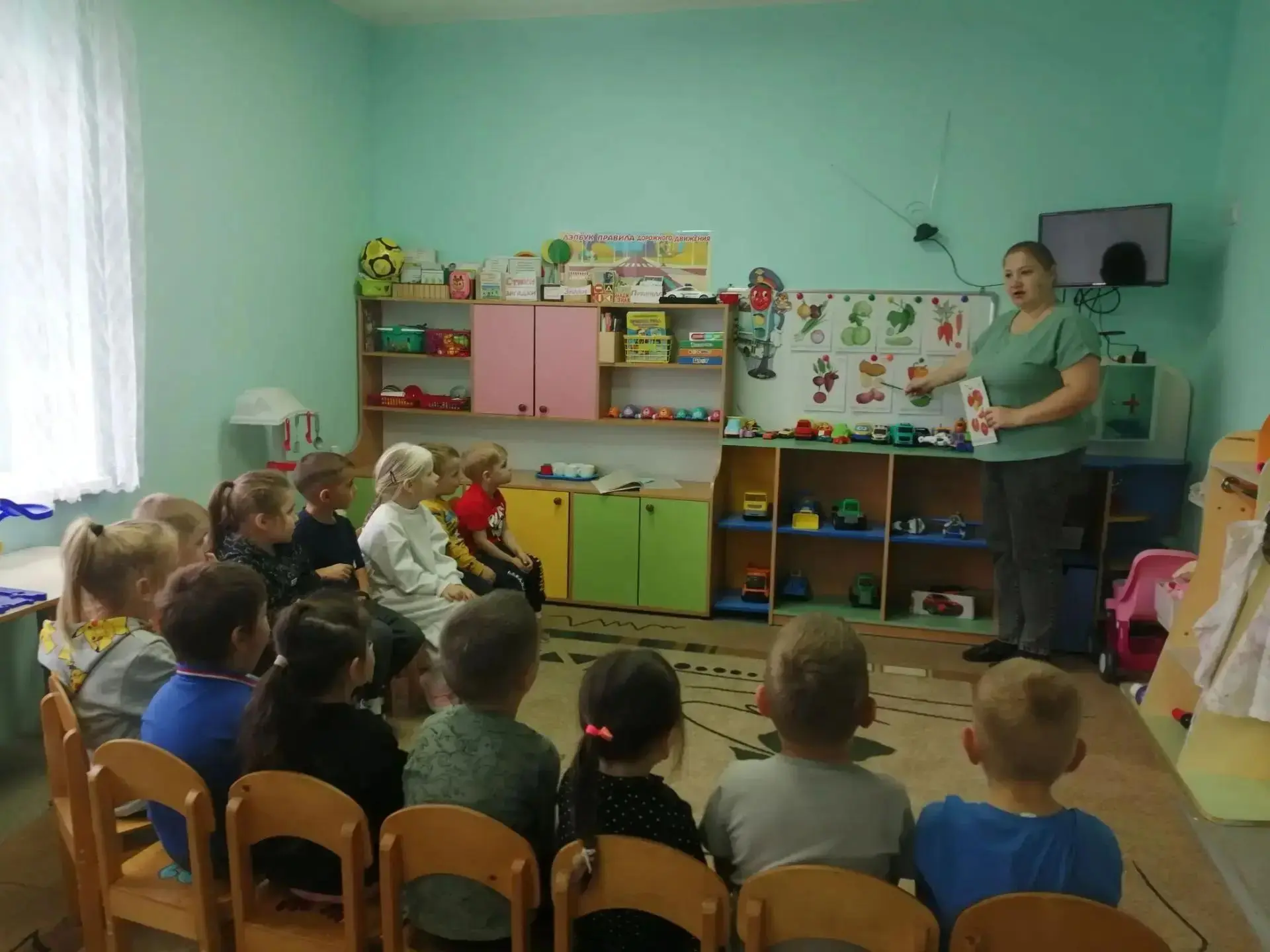 В средней  группе "Ромашка" прошло познавательное и творческое занятие на тему "Овощи"....