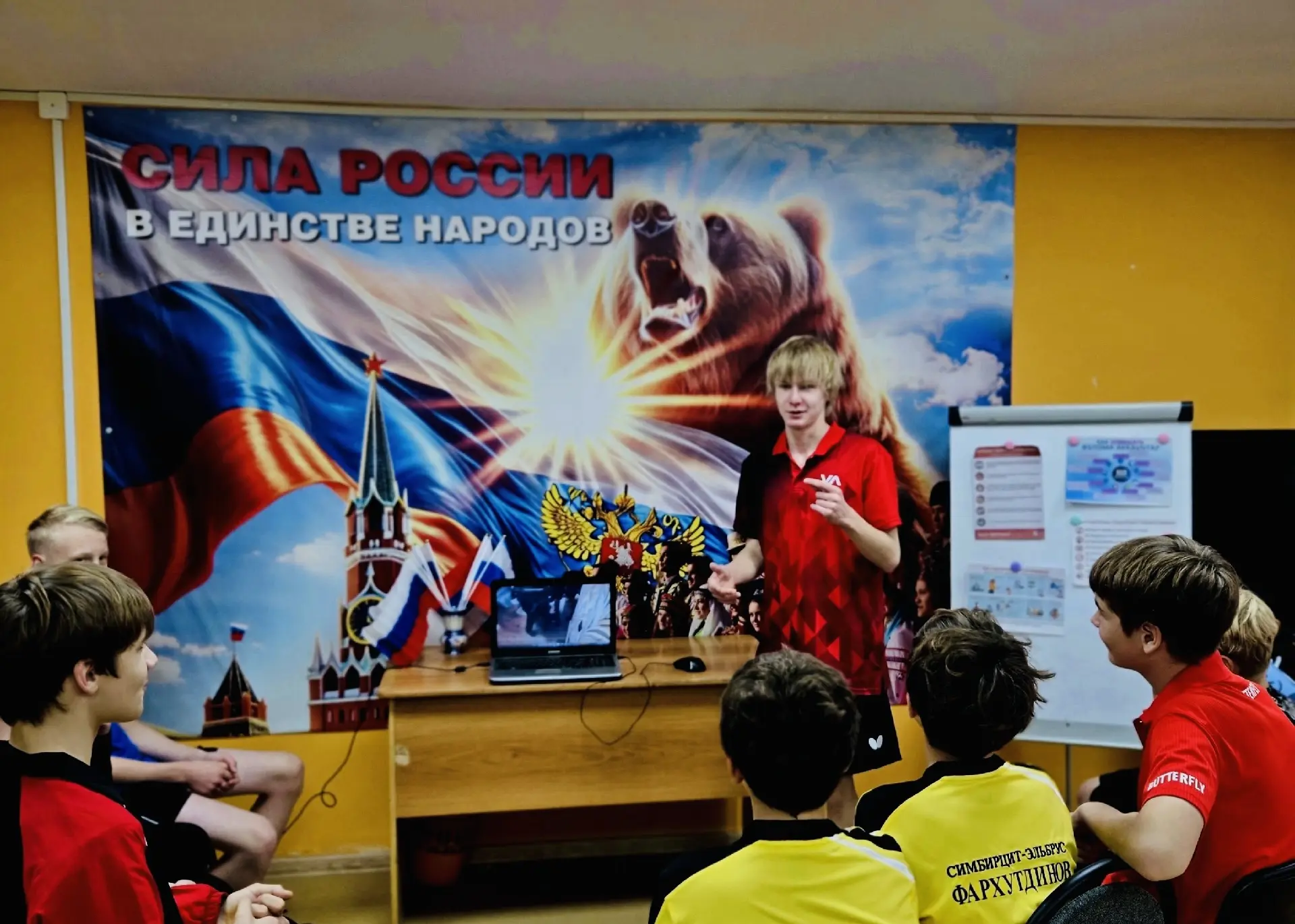 В клубах «Симбирцит» ребята посмотрели фильм «Предательство», после которого состоялась...