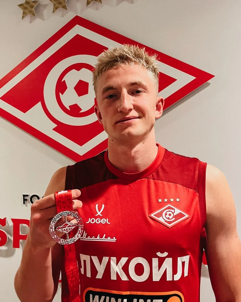 🥇 Медаль «Красно-белого забега» для Руслана Литвинова!