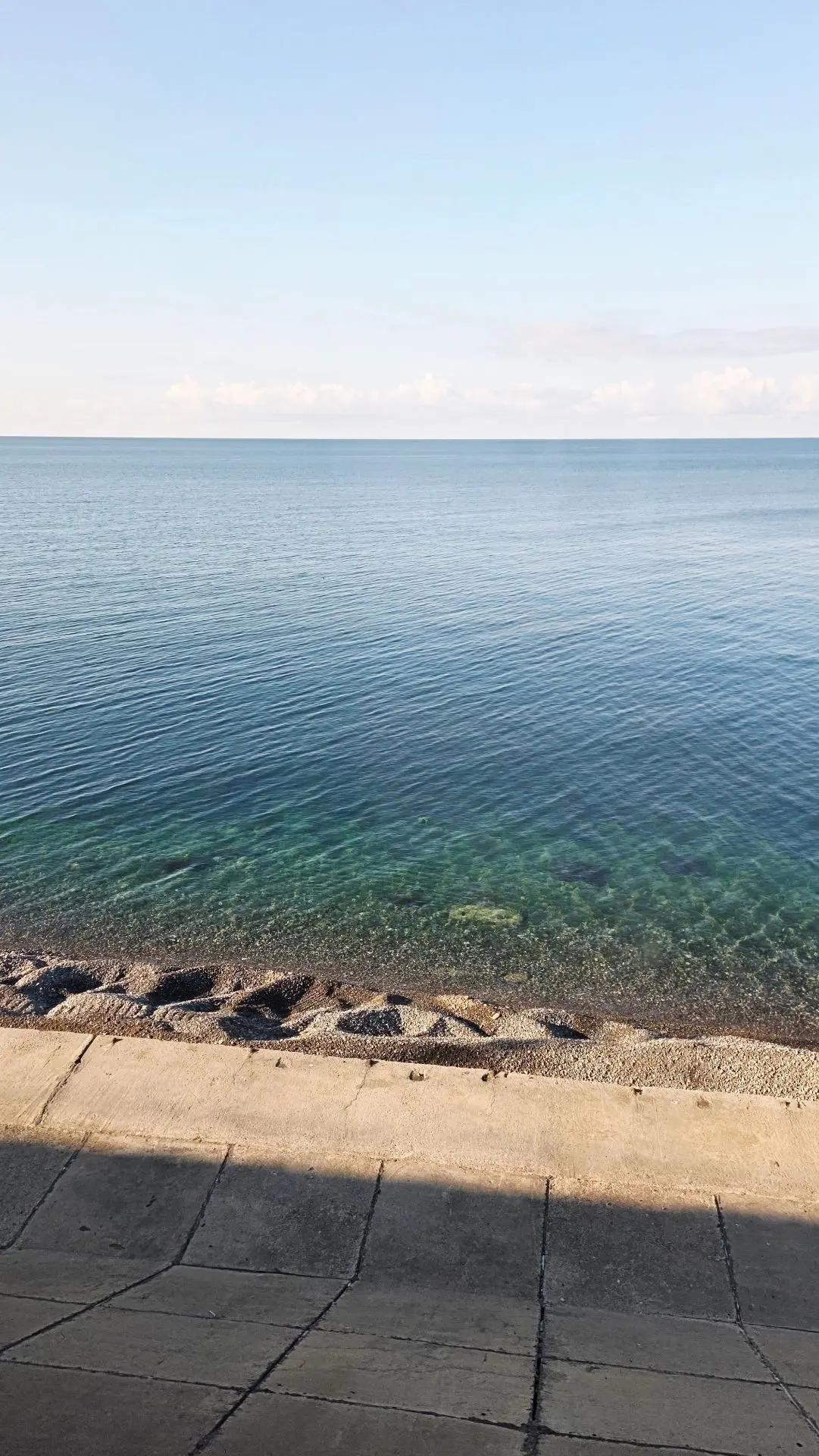 Сегодня суетной день - море видели только из ласточки🤷‍♀️ вечером прогулялись по район...