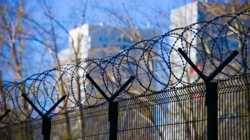 Суд отправил в колонию челябинцев за угрозу пистолетом покупателю в магазине