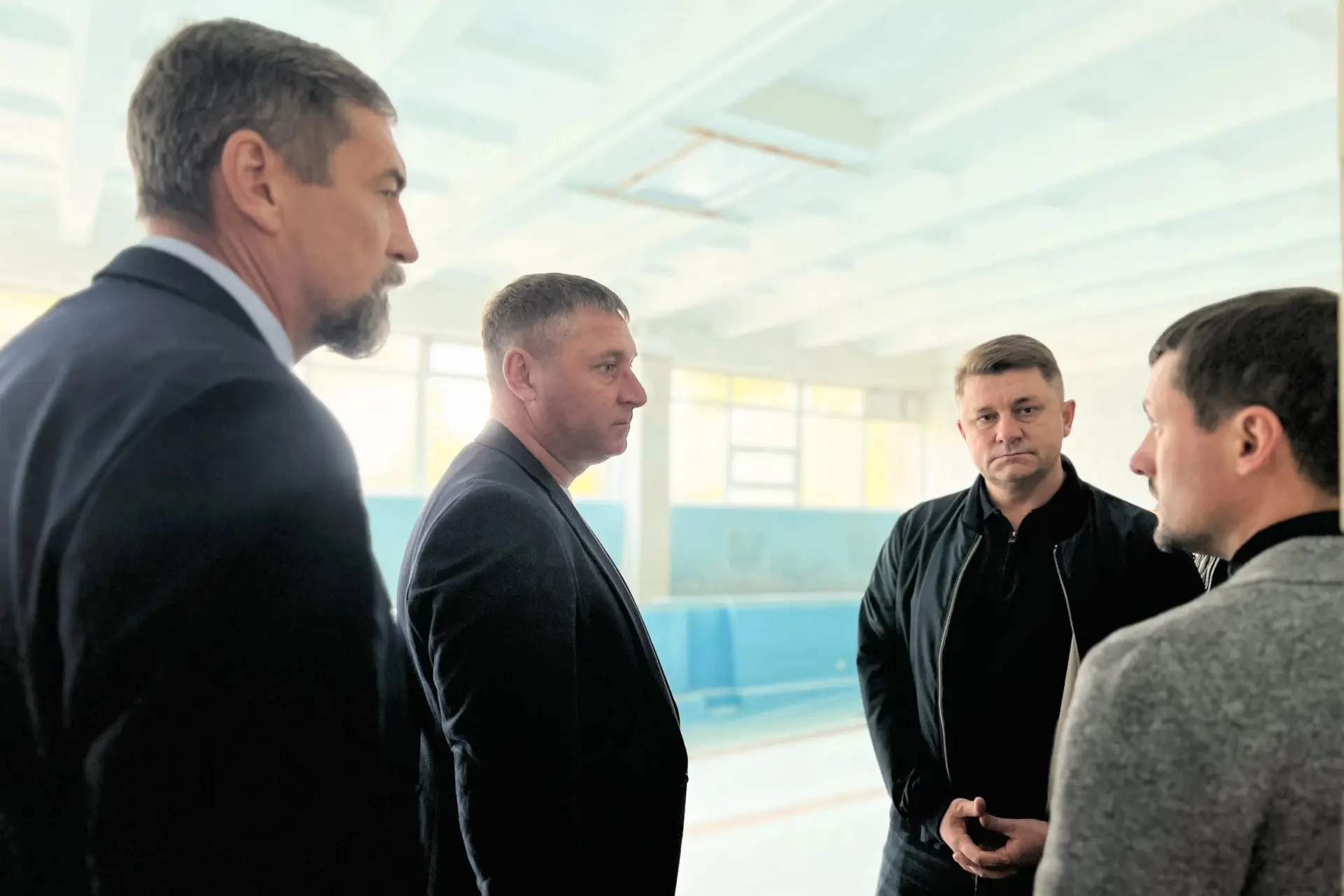 Губернатор Александр Шуваев проверил ход реконструкции белгородской спортивной школы ол...