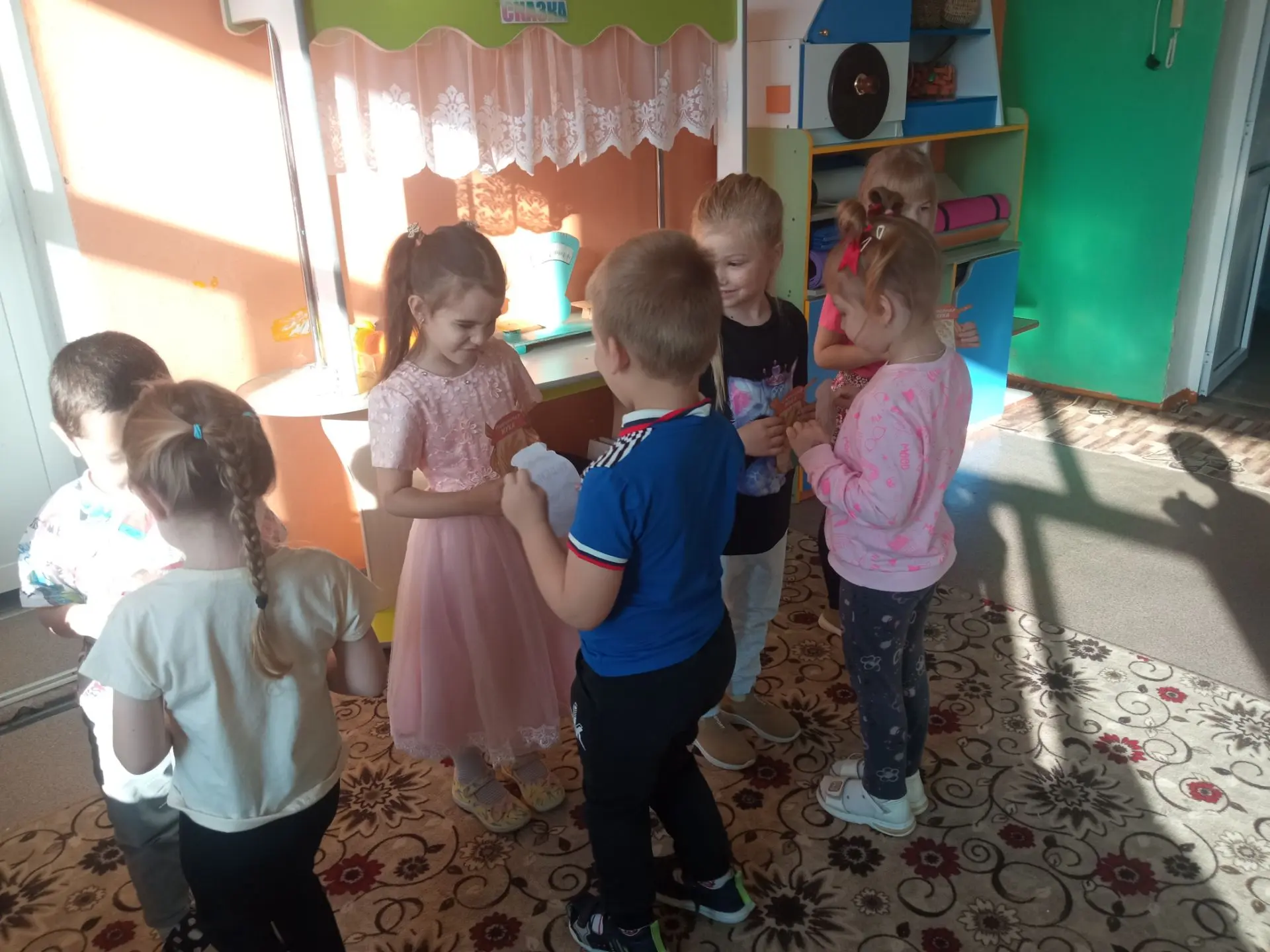 16 октября в старшей группе отметили День хлеба. В этот день дети познакомились с тради...
