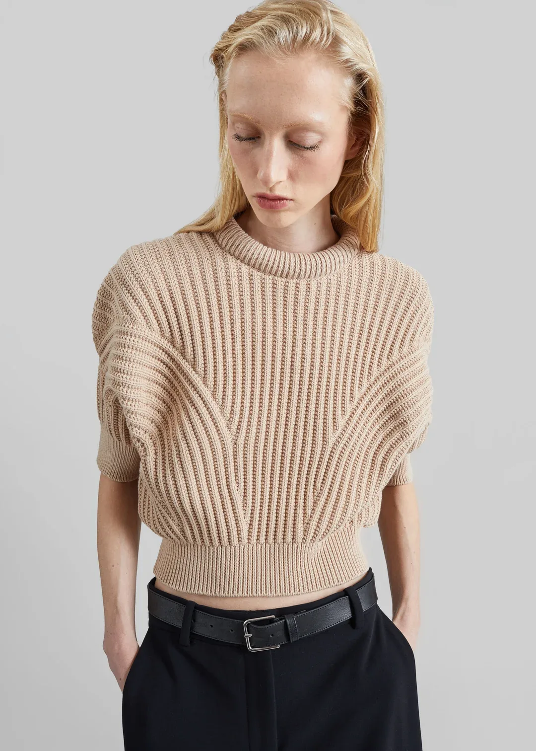 Еще одно интересное изделие – джемпер с коротким рукавом от  Sportmax Max Mara