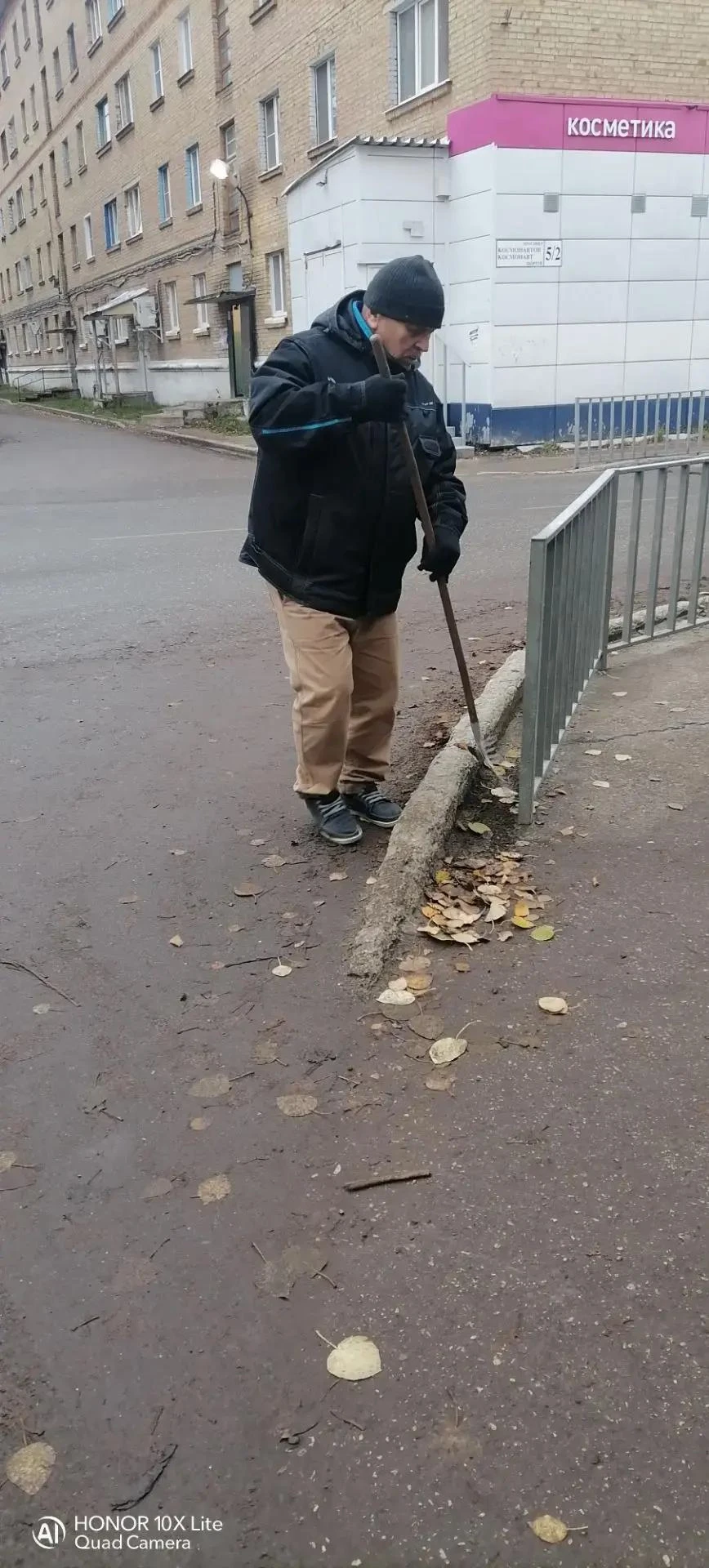 В Ухте продолжается осенняя уборка
