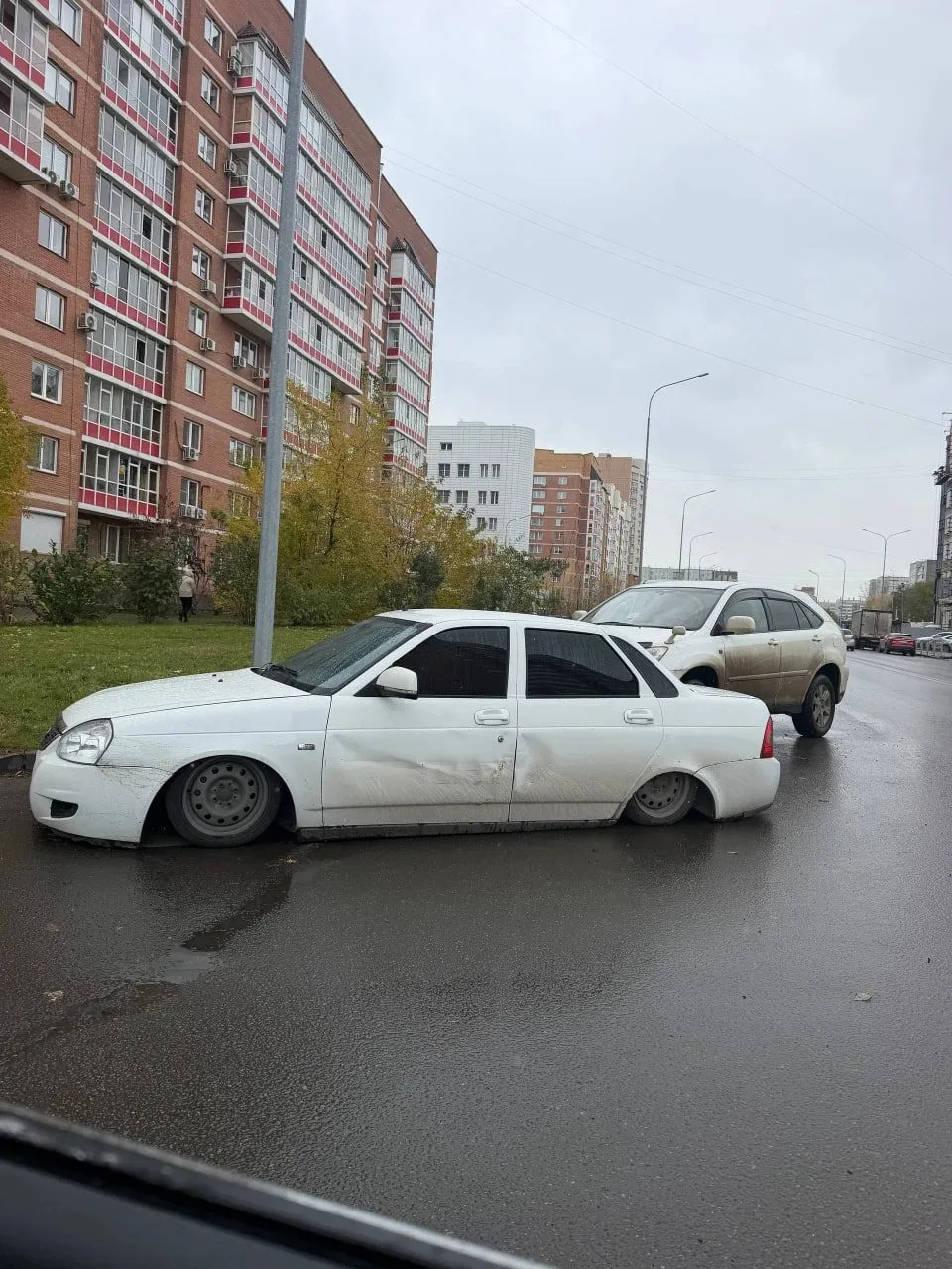 Интересно, а как проезжать лежачие полицейские? 😂