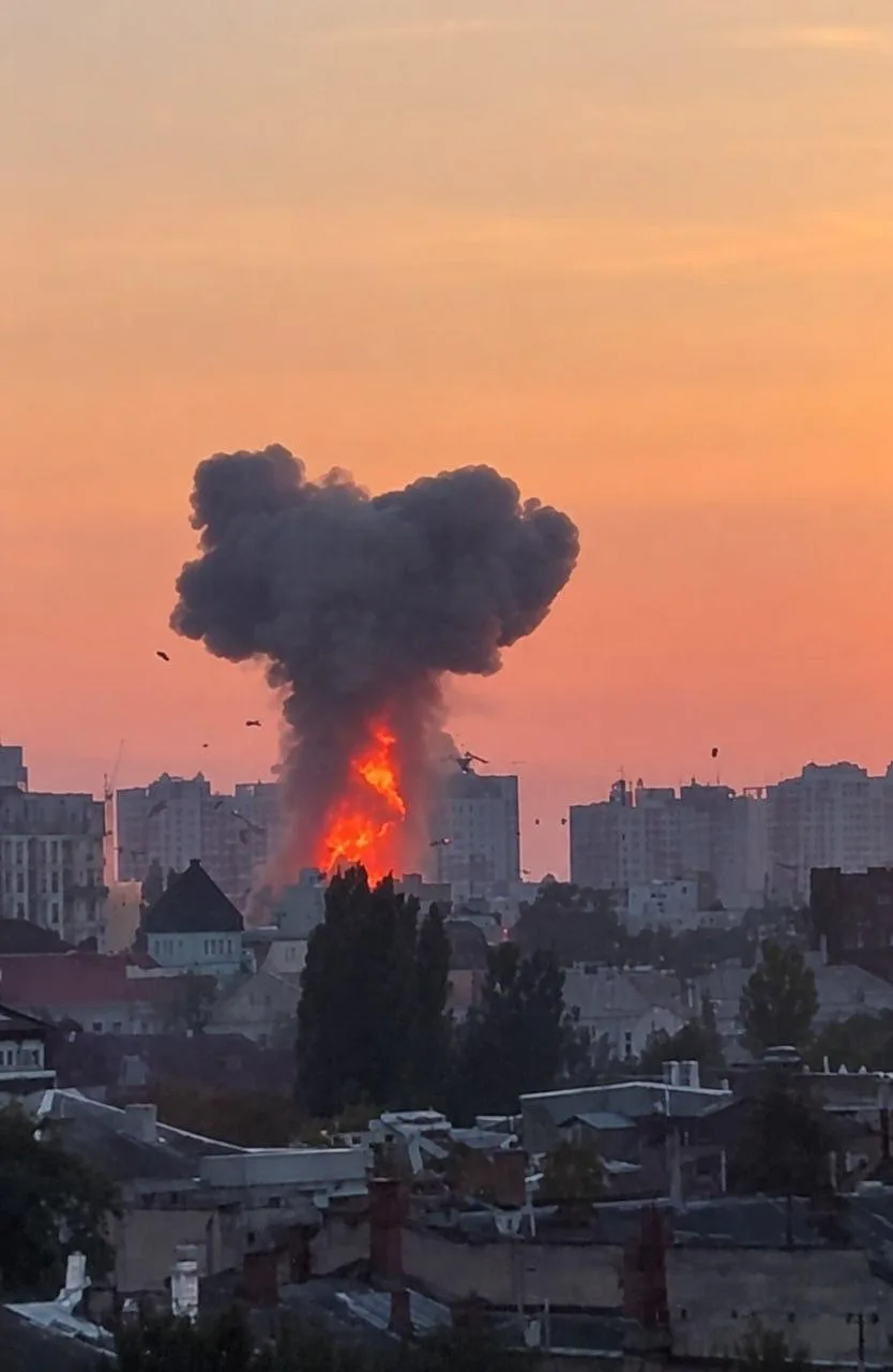 В Одессе днем прилётело по зданию, где базировался интернет-провайдер TeNet