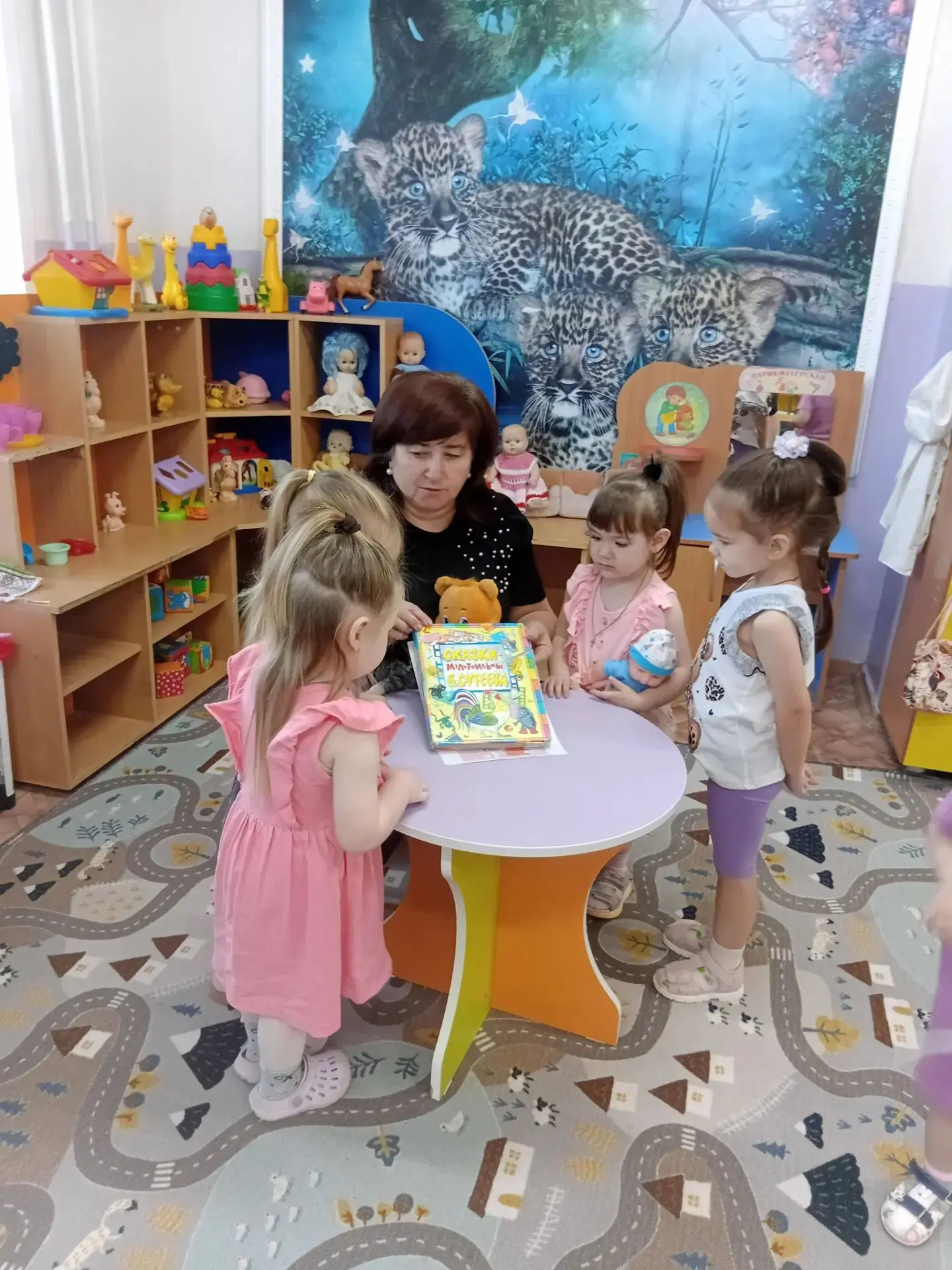 К единому дню безопасности в группе "Капелька", прошло занятие на рассматривание и обсу...