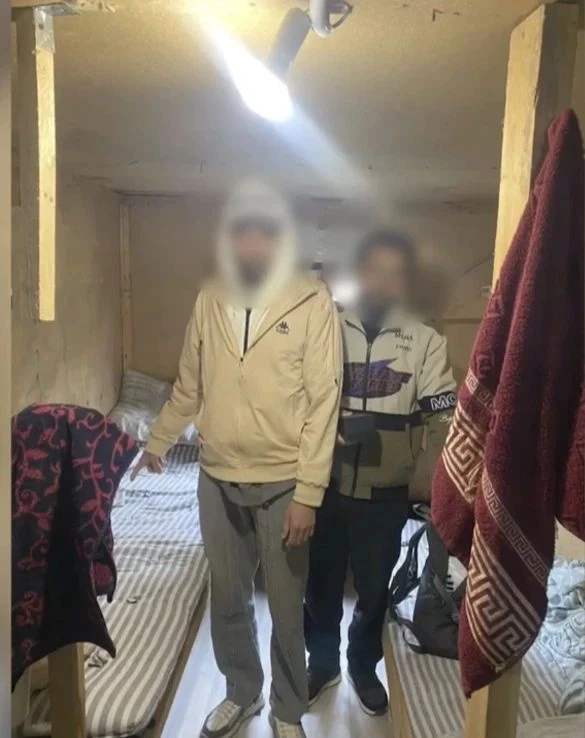 🏠 Нелегальные мигранты строили таунхаусы в поселке Ждановский в Кстовском районе.