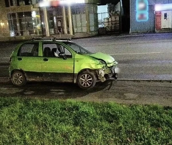 МАЛЕНЬКАЯ МАШИНА СОЗДАЛА БОЛЬШИЕ ПРОБЛЕМЫ У КОСТРОМСКОЙ ЗАПРАВКИ