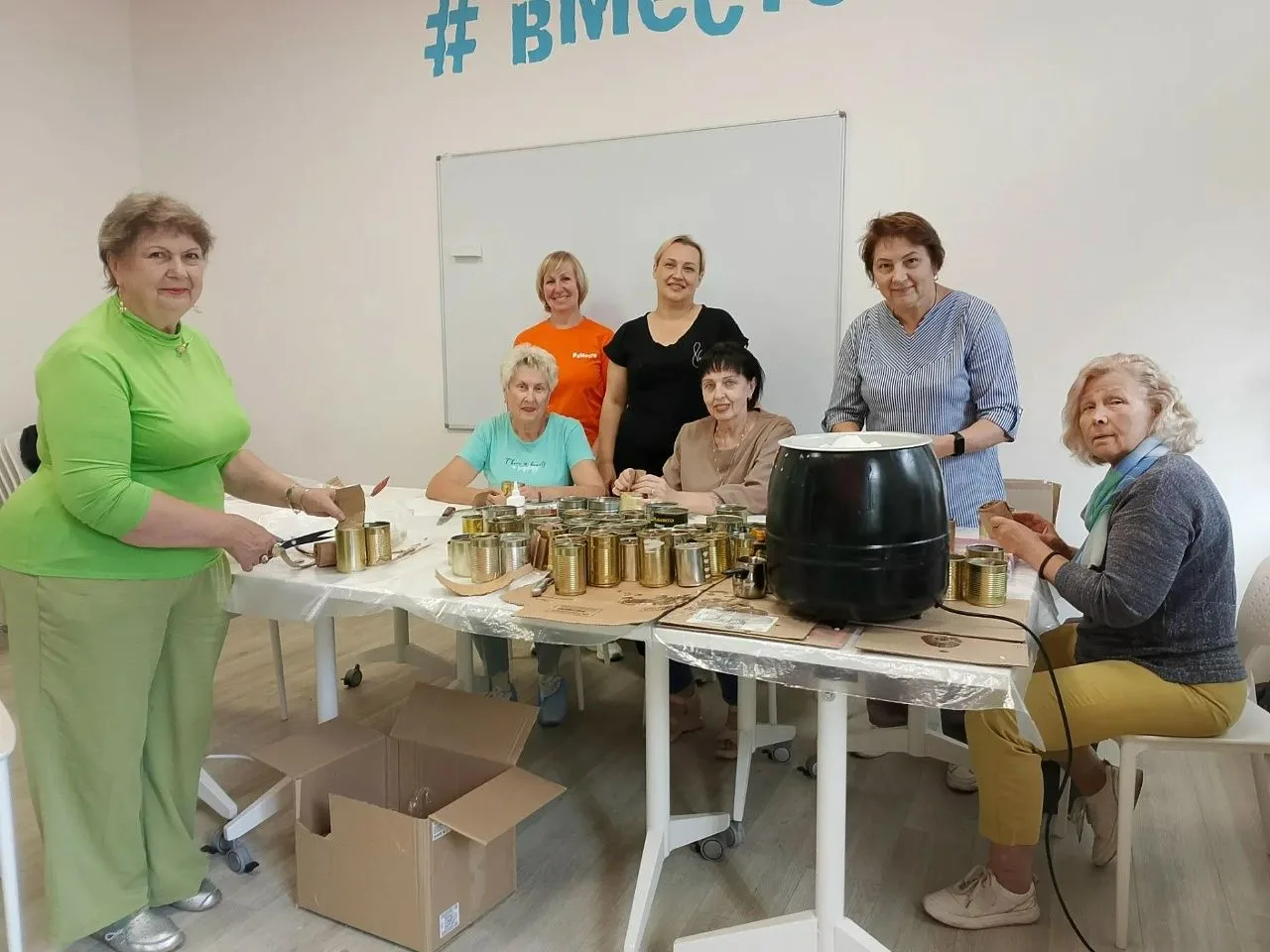 В Нижнем Новгороде волонтёры делают окопные свечи для военнослужащих