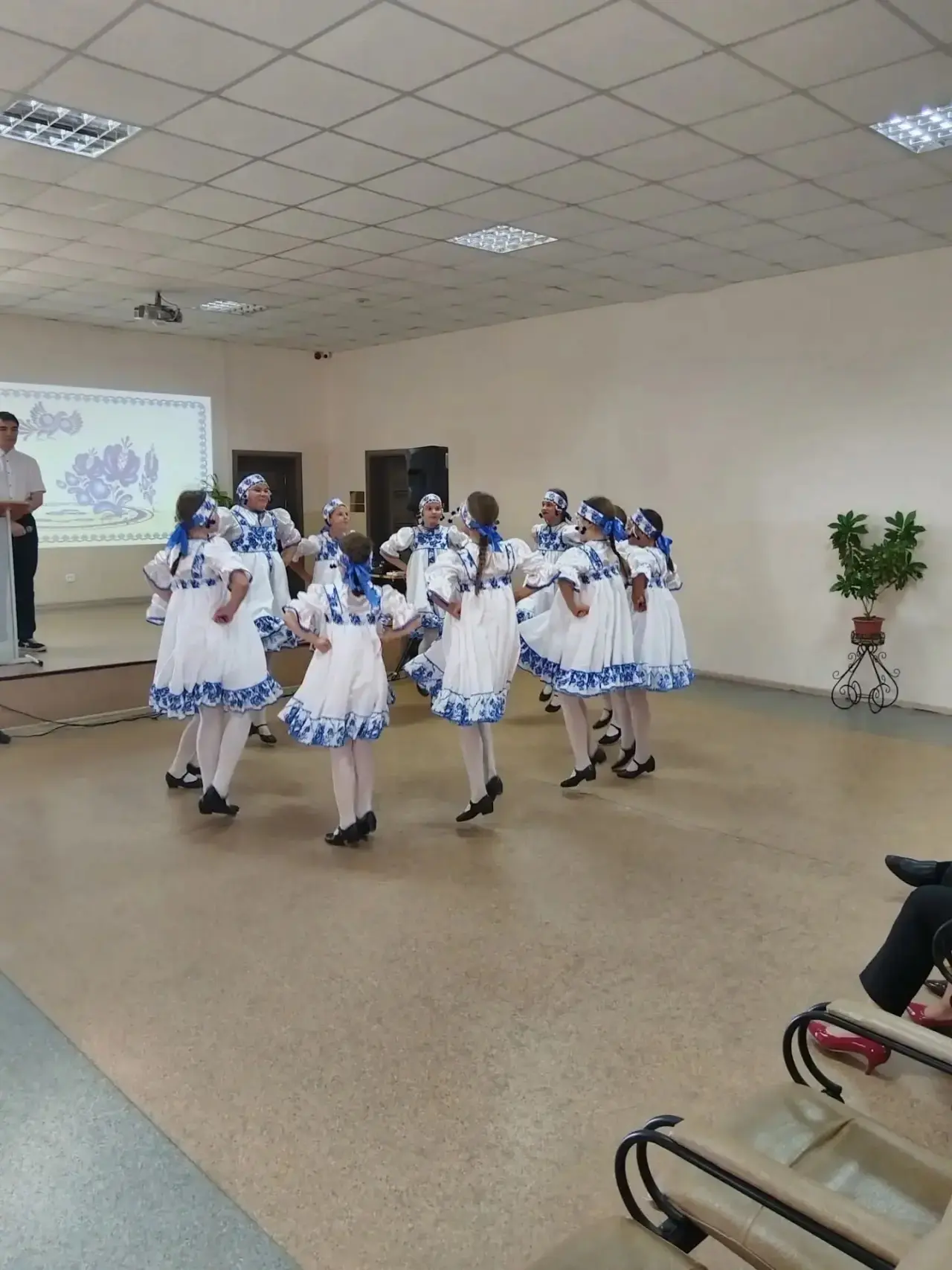 В Сахалинском техникуме отраслевых технологий и сервиса прошло торжественное мероприяти...