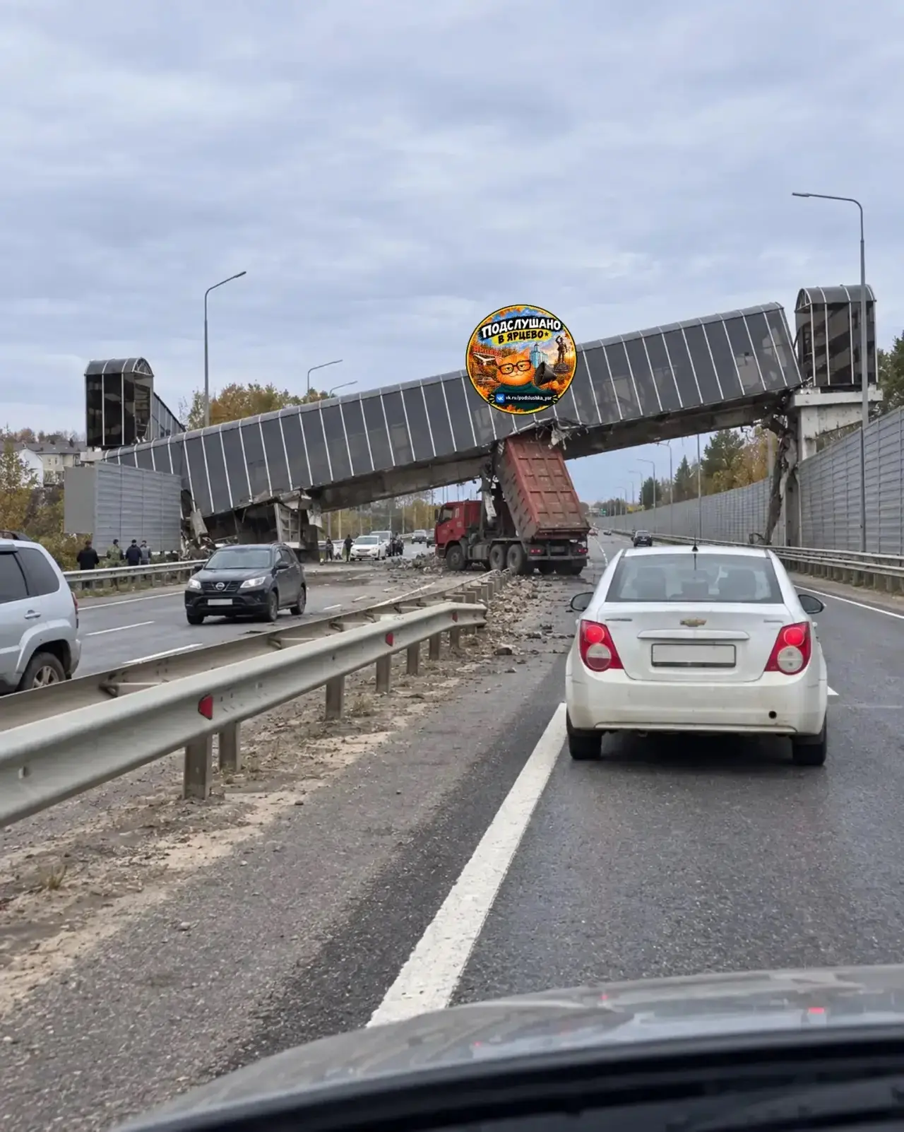 🚛 Под Казанью самосвал снёс надземный пешеходный переход