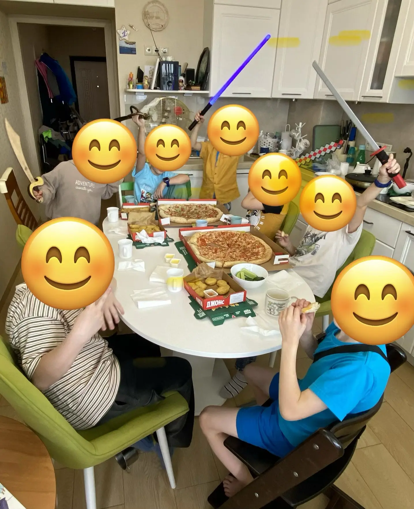 🍕 We ate takeaway for lunch today.