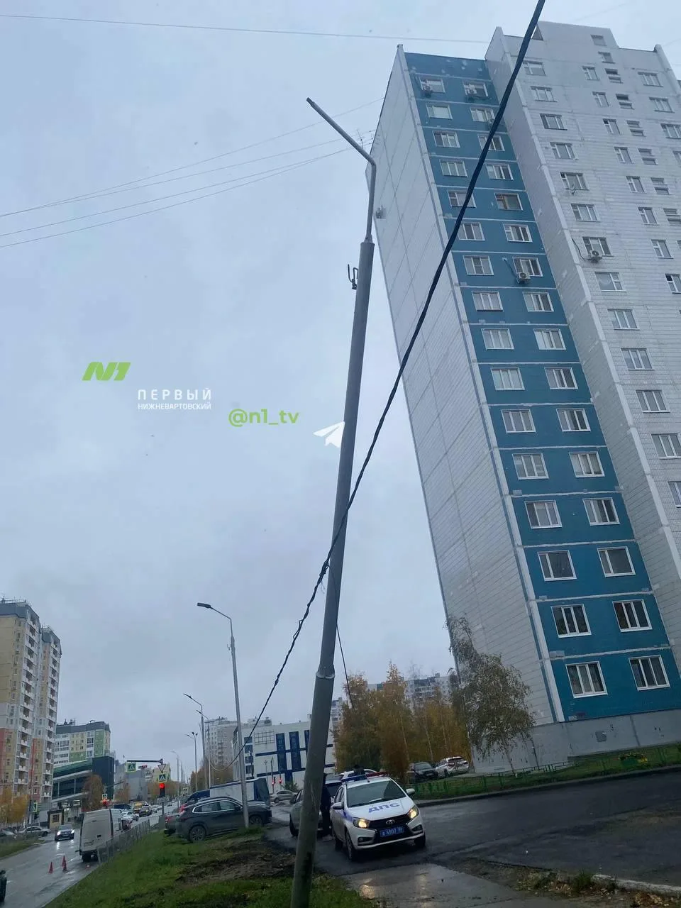 Мусоровоз влетел на территорию детского сада. Но не за мусором.