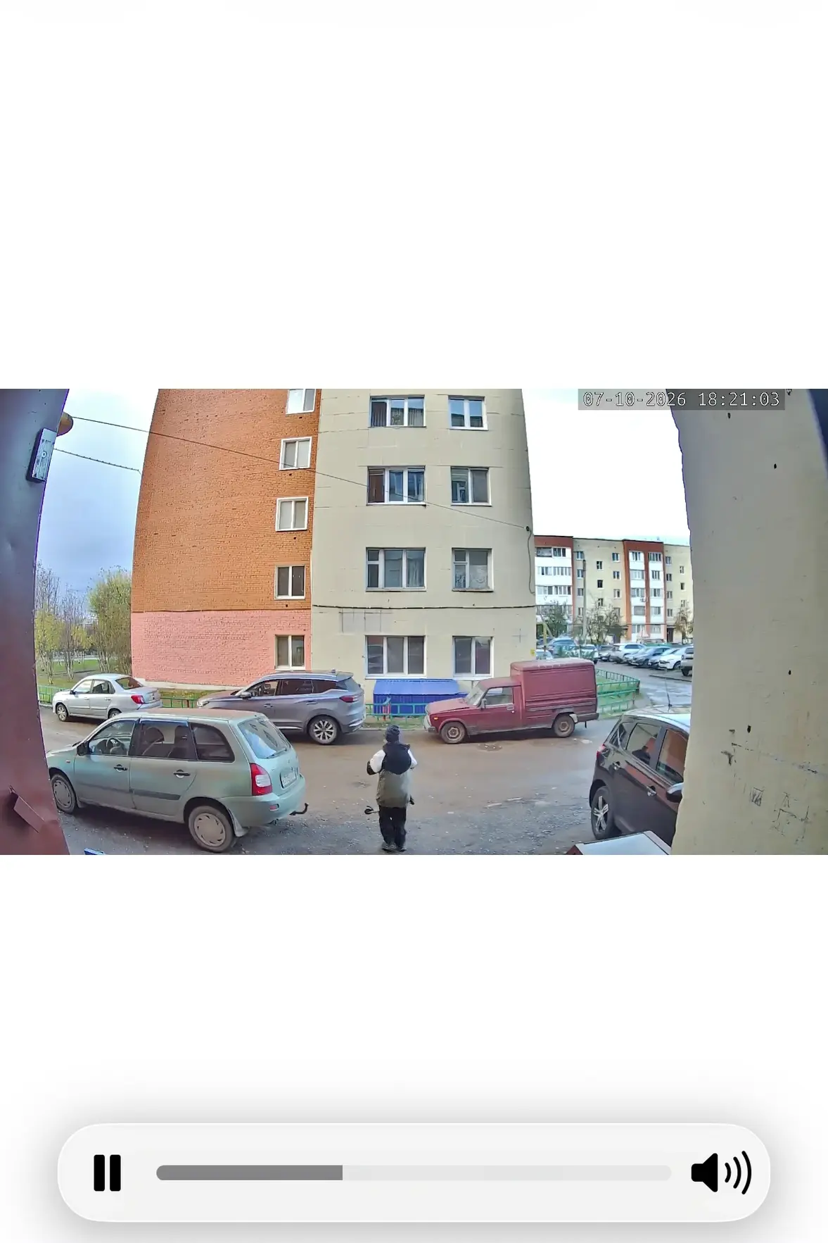 Добрый день!07.10.2026 в 18.21 по адресу Зиннура Зарипова,д.1, с 8 подъезда украли само...