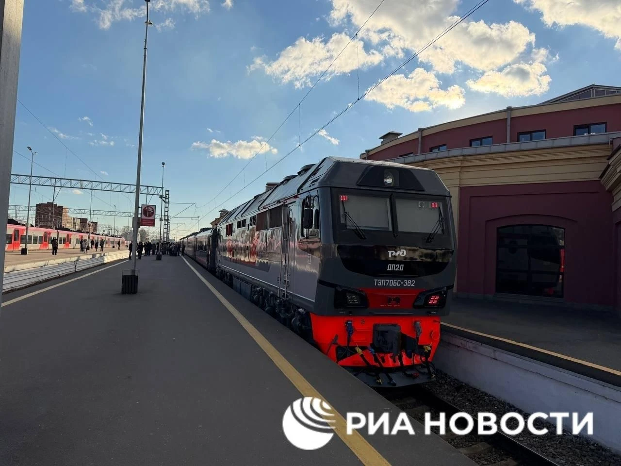 РЖД показали пригородный дизель-поезд по технологии push-pull («тяни-толкай»).