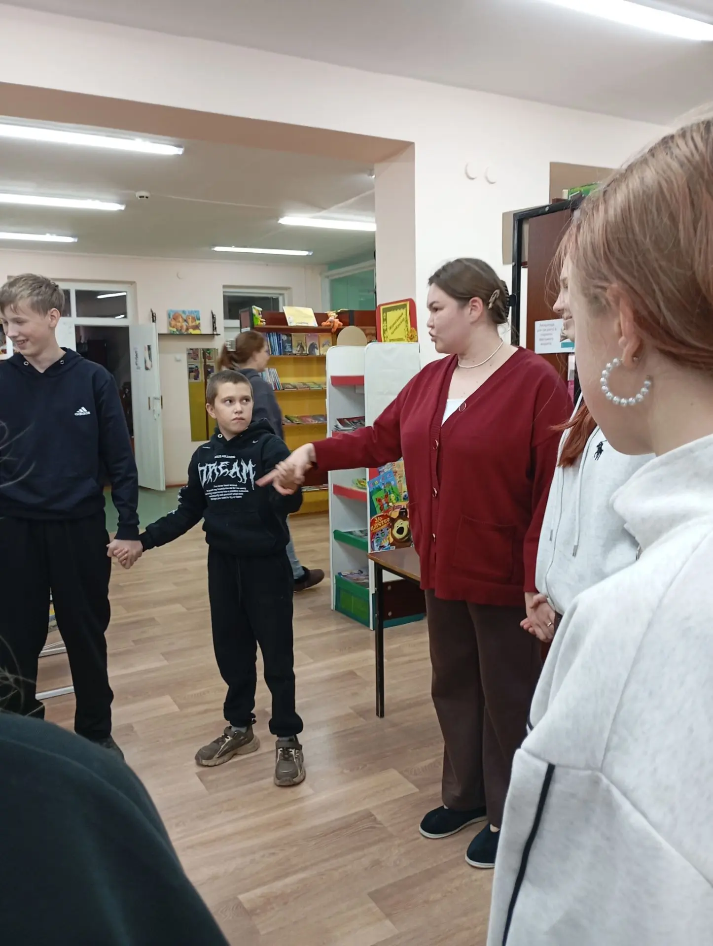 7 октября обучающие 5,6,7 классов посетили детский сектор Центральной библиотеки, где д...