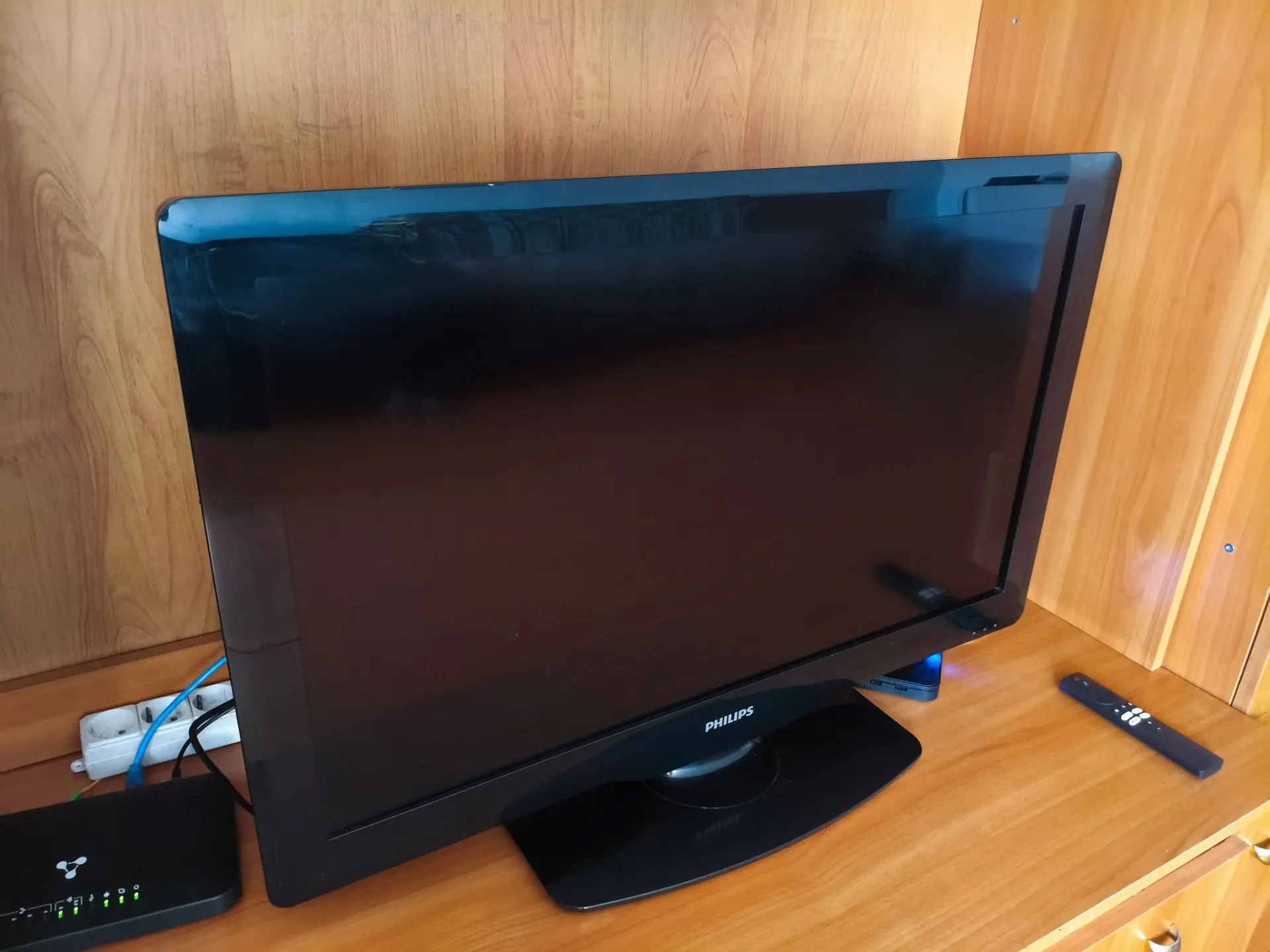 Продам телевизор Philips. 3000 ₽, торг уместен. Все подробности и фото — в личные сообщ...