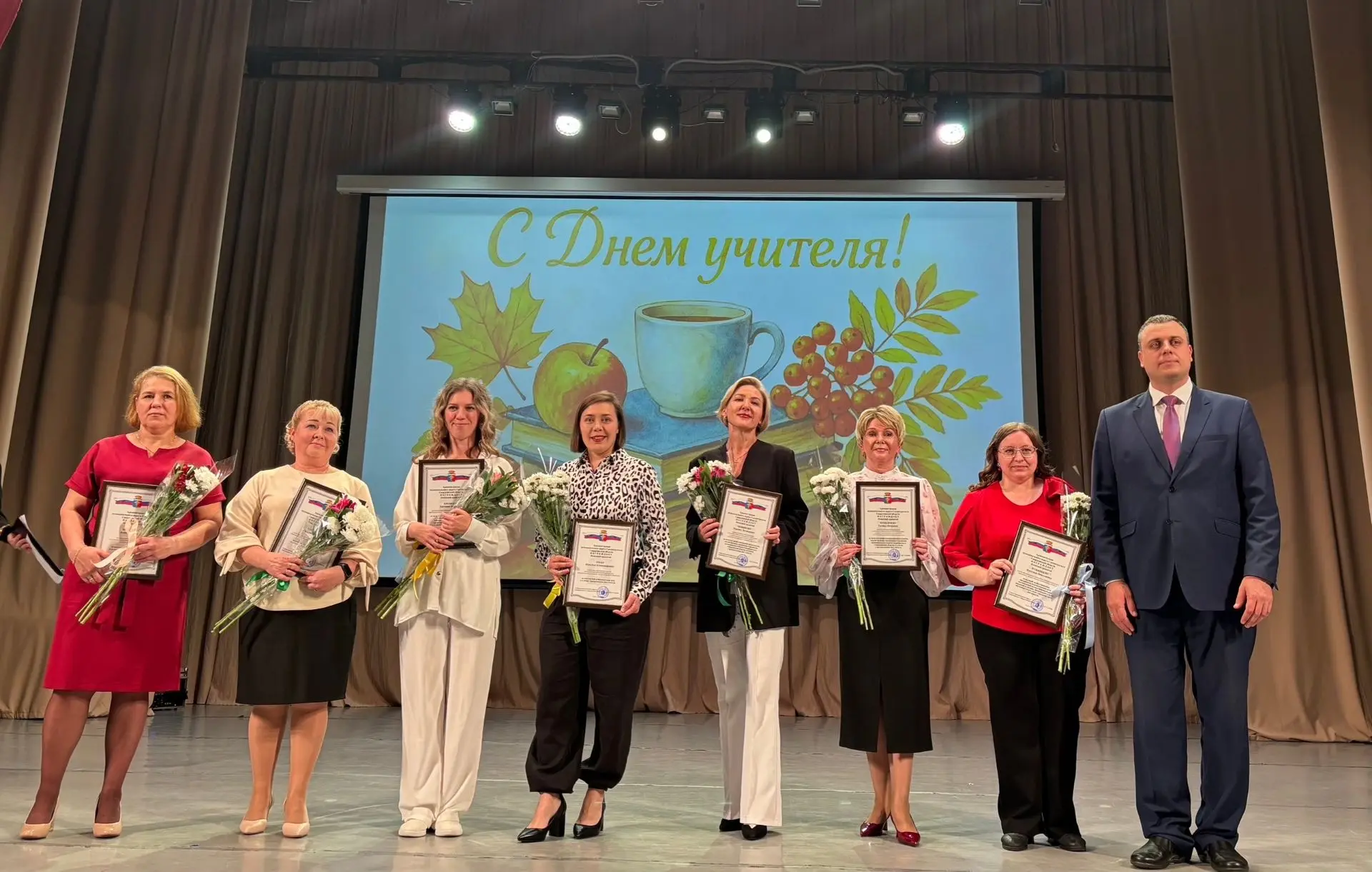 💐🎈В прошлую пятницу во Дворце культуры на торжественном мероприятии, посвященном праз...