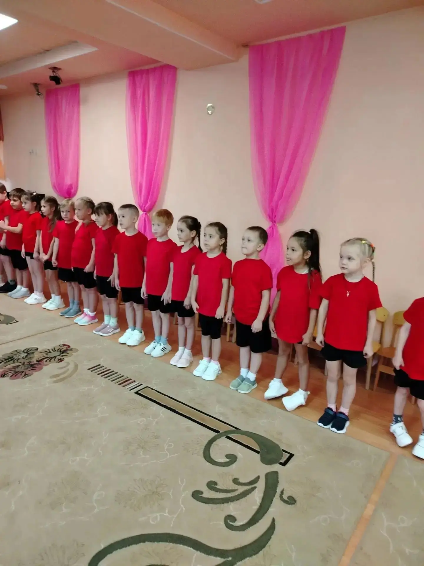 🎉 Неделя в детском саду началась торжественно! 🇷🇺