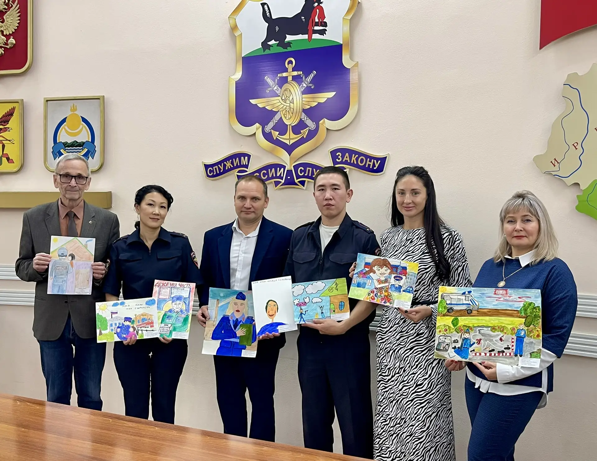 🧑‍🎨🎨Юные художники Прибайкалья нарисовали портрет профессии своих родителей
