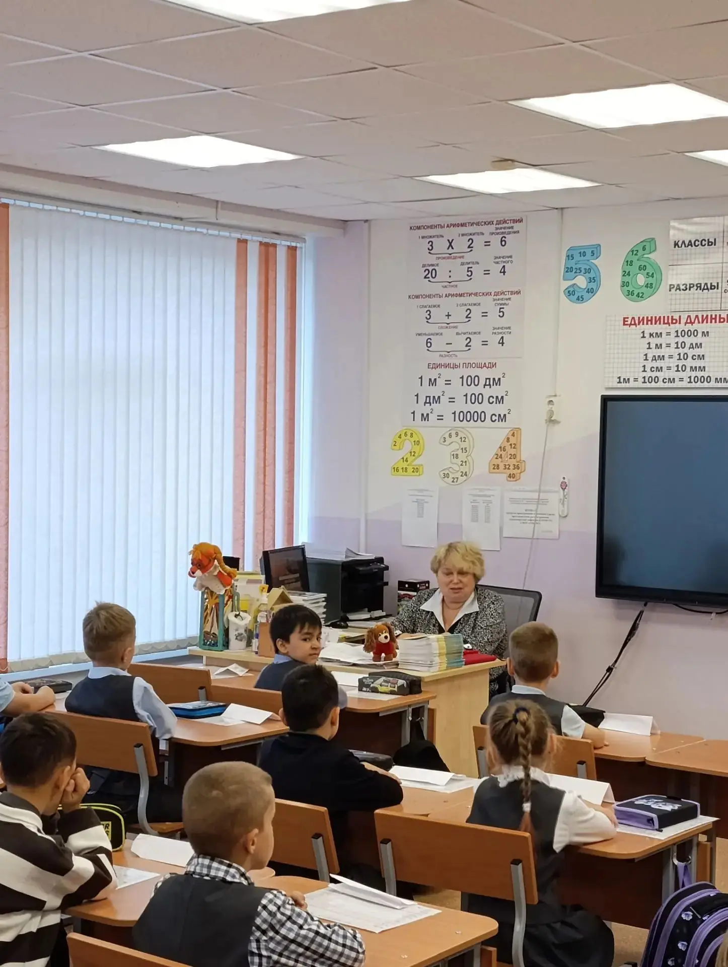 В  1 "А" классе прошла важная и очень эмоциональная беседа на тему" Ябеда- корябеда, ил...