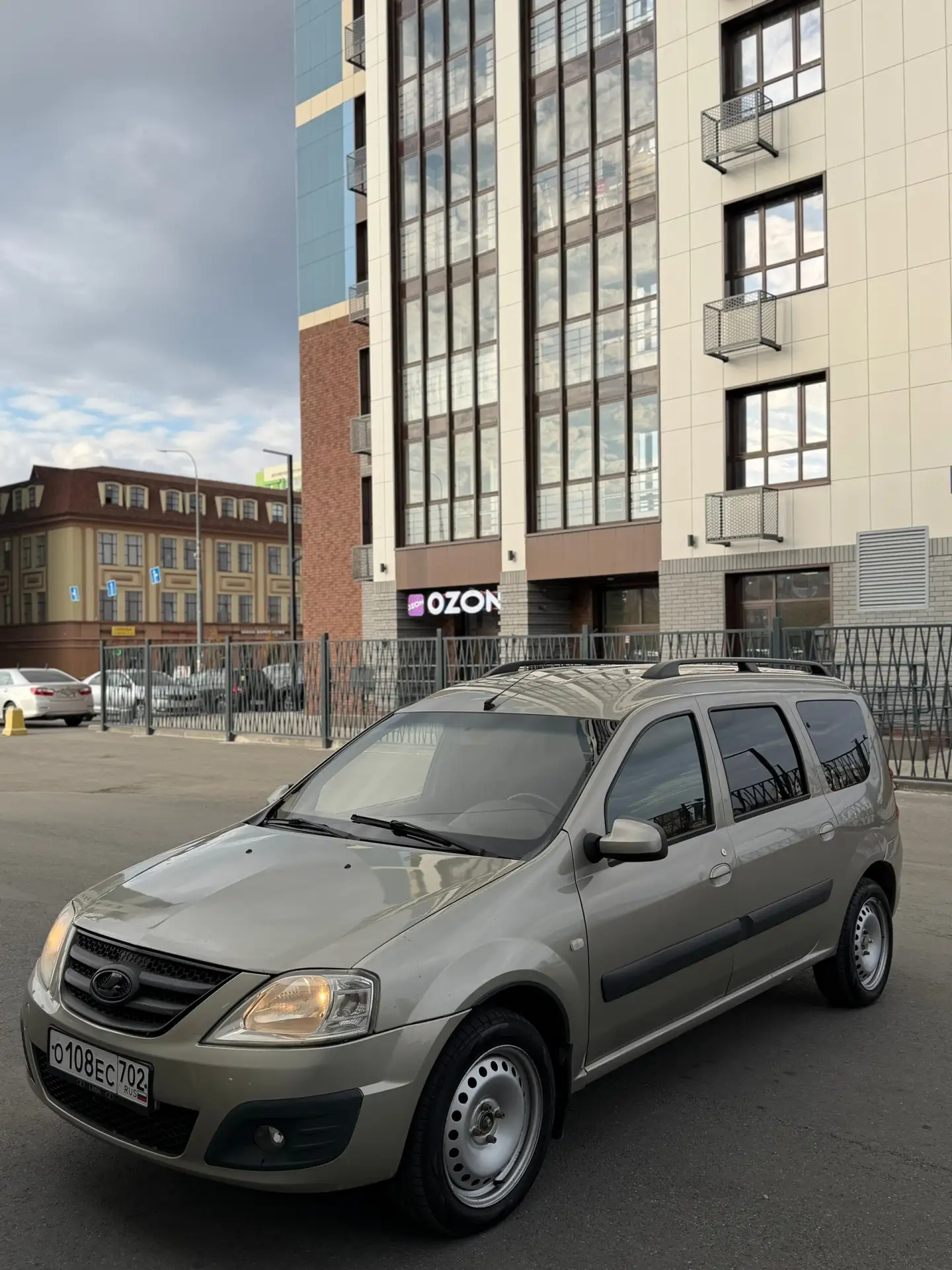 Продам ларгус. 2013год.